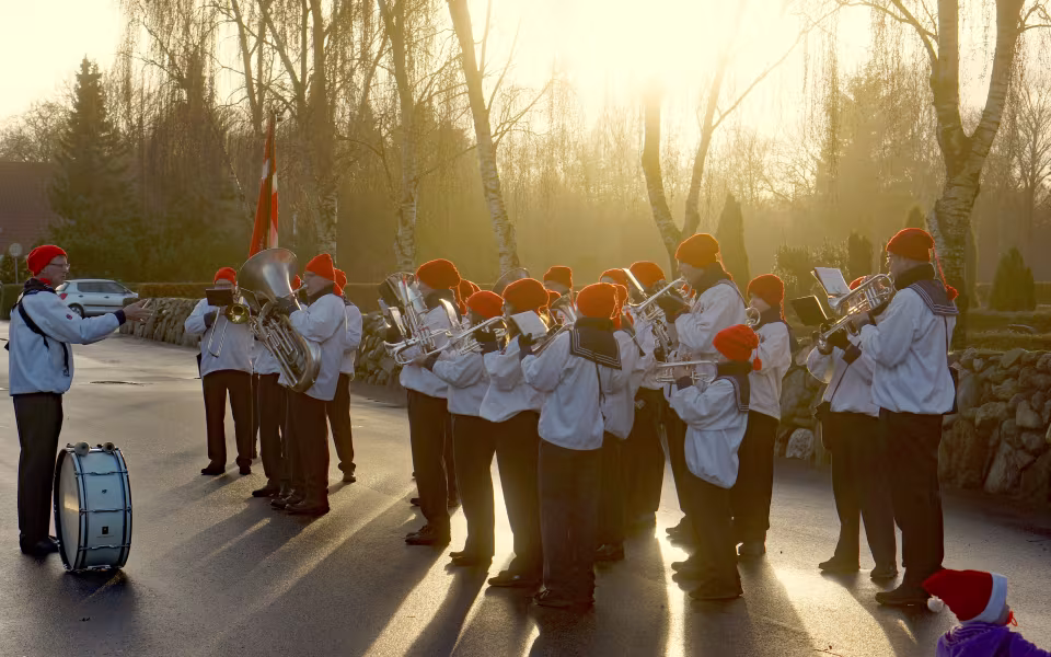 Juleoptog med FDF-orkester i front