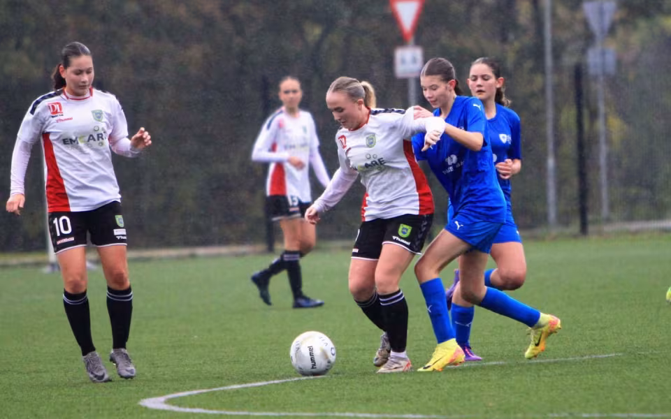 Varde IF U-16 Piger tabte hjemmekampe i regn