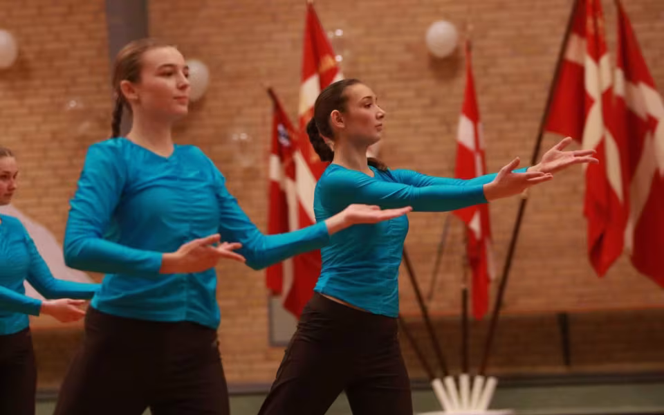 Seniorer fejrer gymnastik og fællesskab