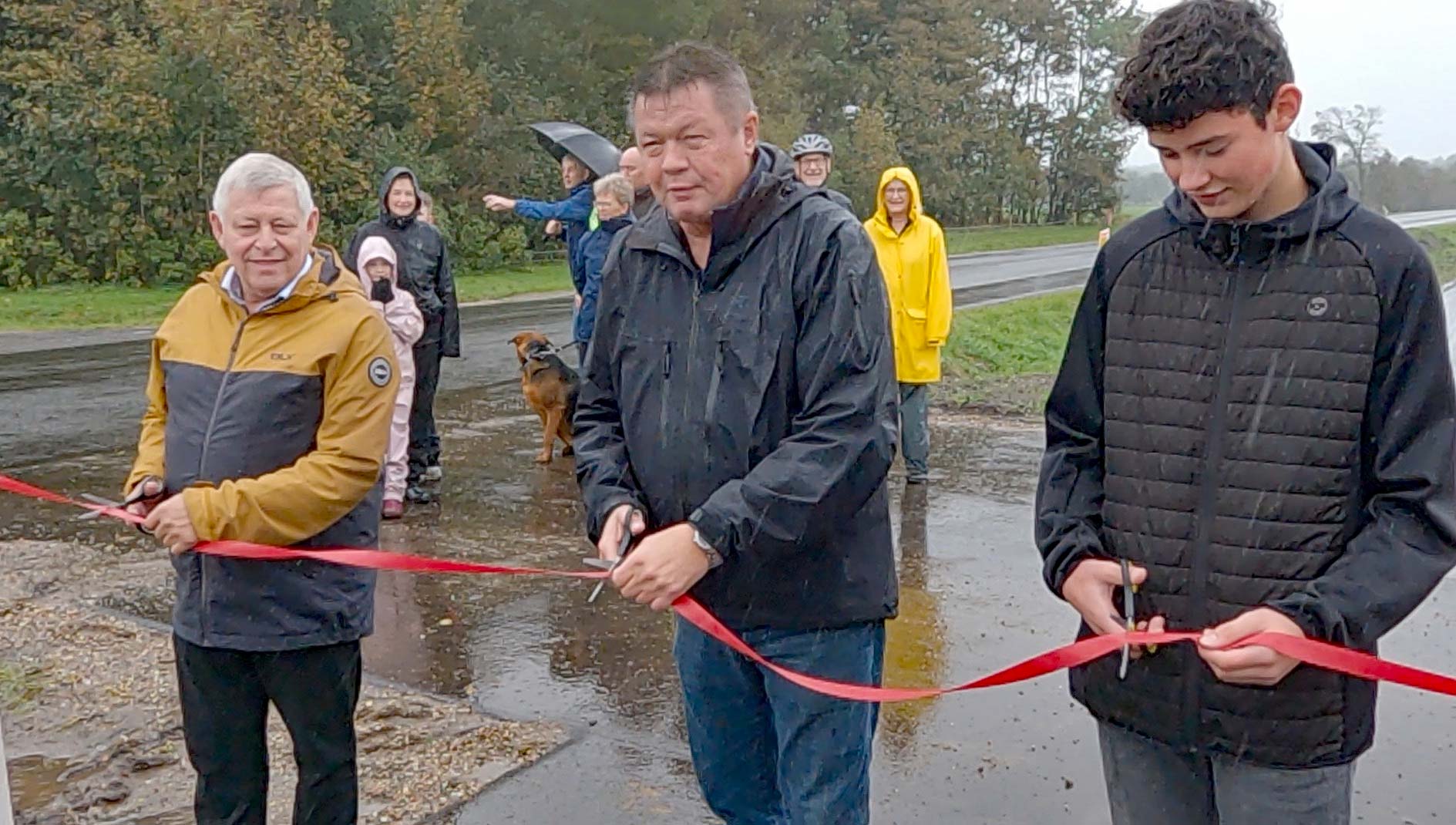 Erik Buhl (tv) og Preben Friis Hauge (midt) blev godt hjulpet af Niels Hagting (th), der i sin tid afleverede de mange underskrifter