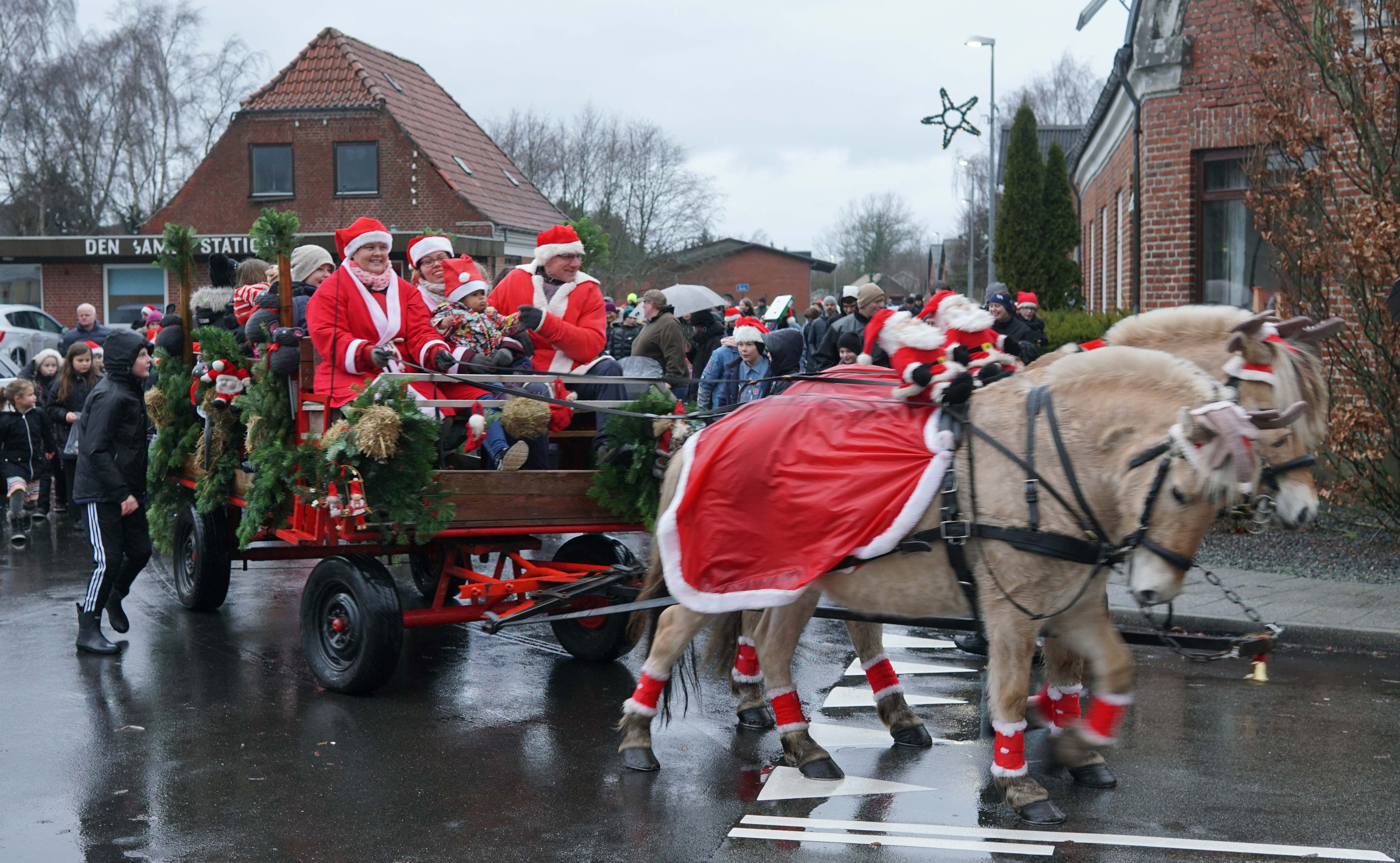 Søndag den 12. december 2021 kl. 14.30 er der juleoptog i Ansager