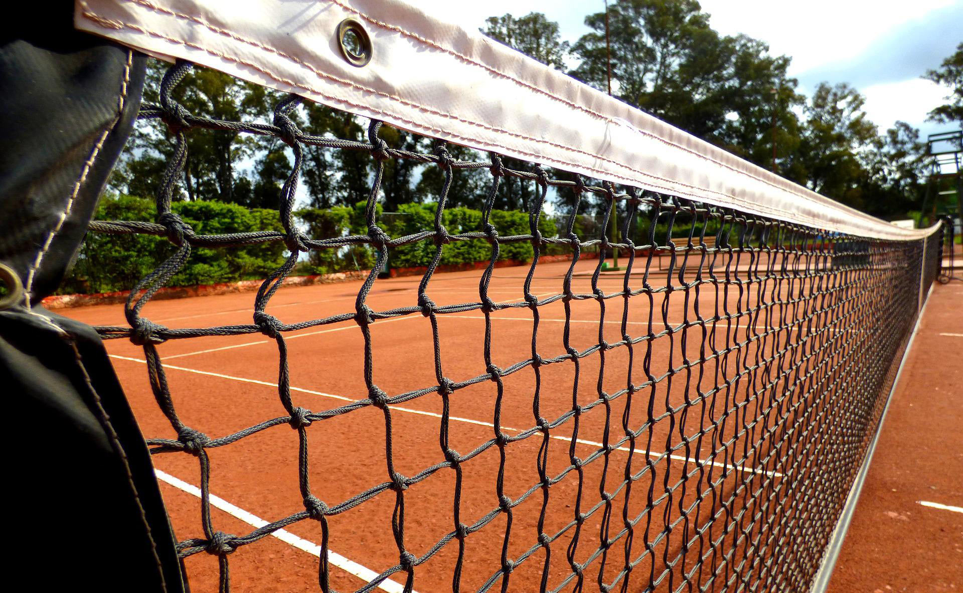 Prøv at spille tennis