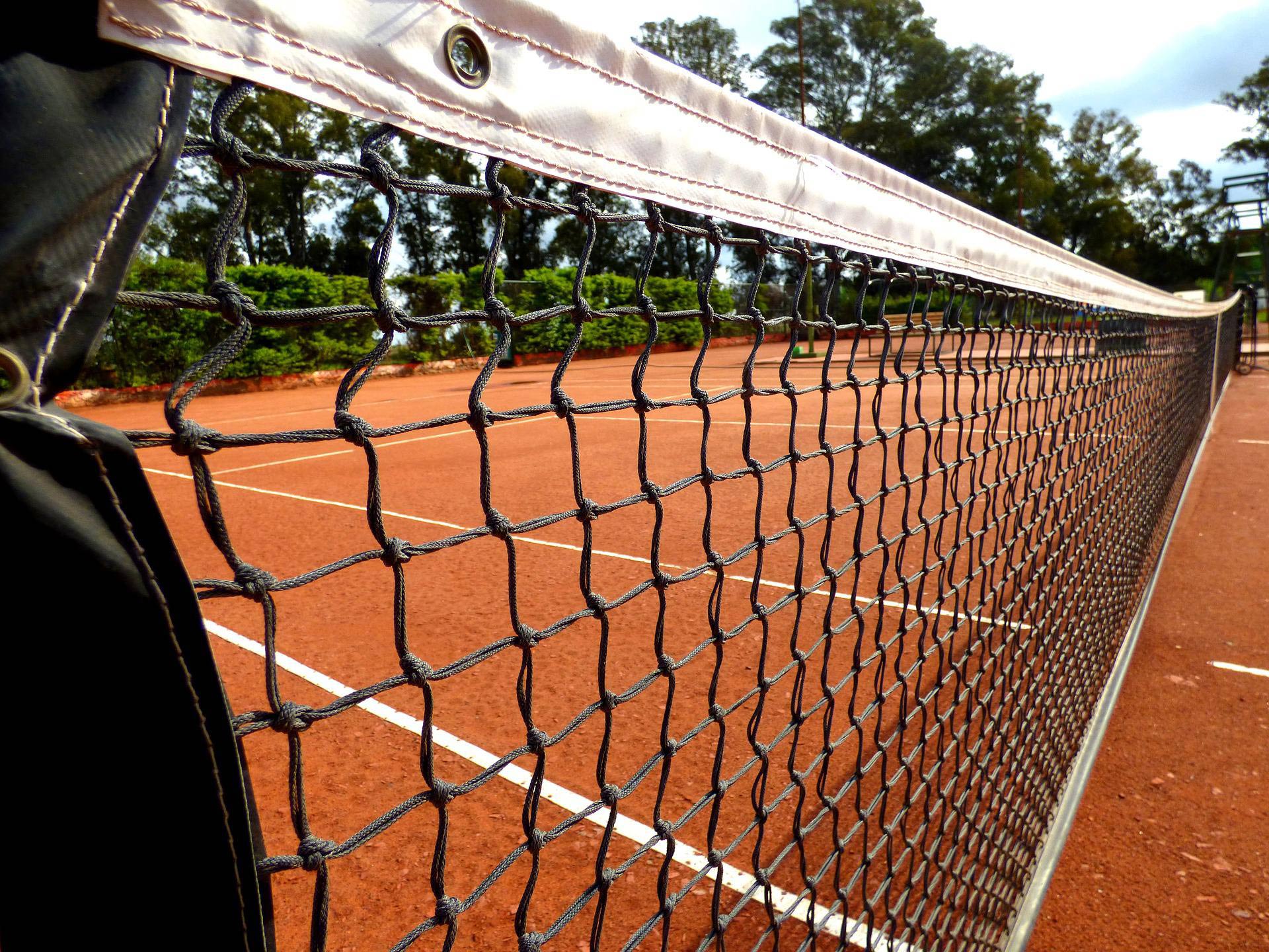 Prøv at spille tennis