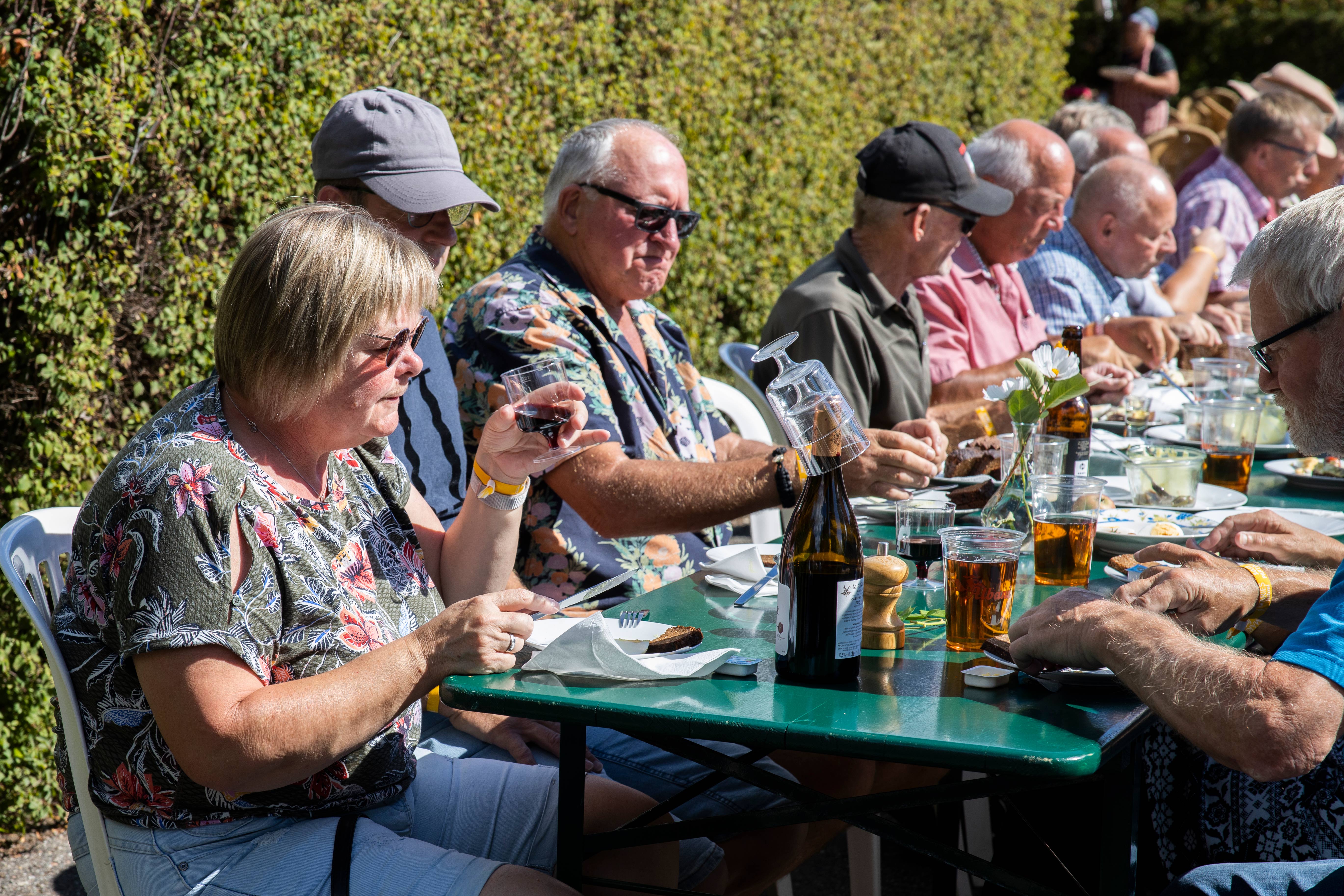 Ved Maries Festival dag 3 blev der dækket op til frokost ved måske Vestjyllands længste langbord