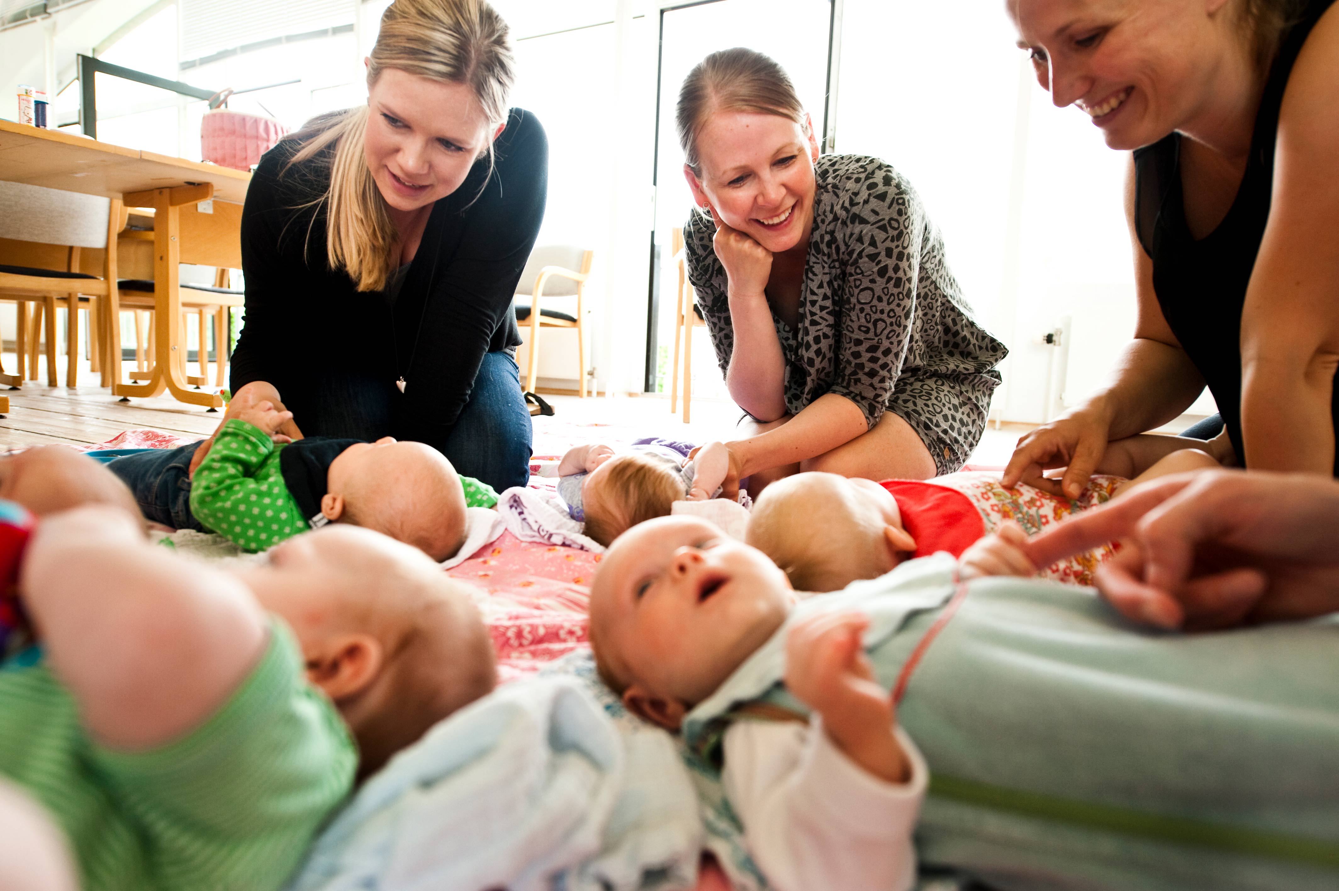Babysalmesang er et musikalsk og rytmisk tilbud til børn op til 1 år og deres forældre eller en anden voksen
