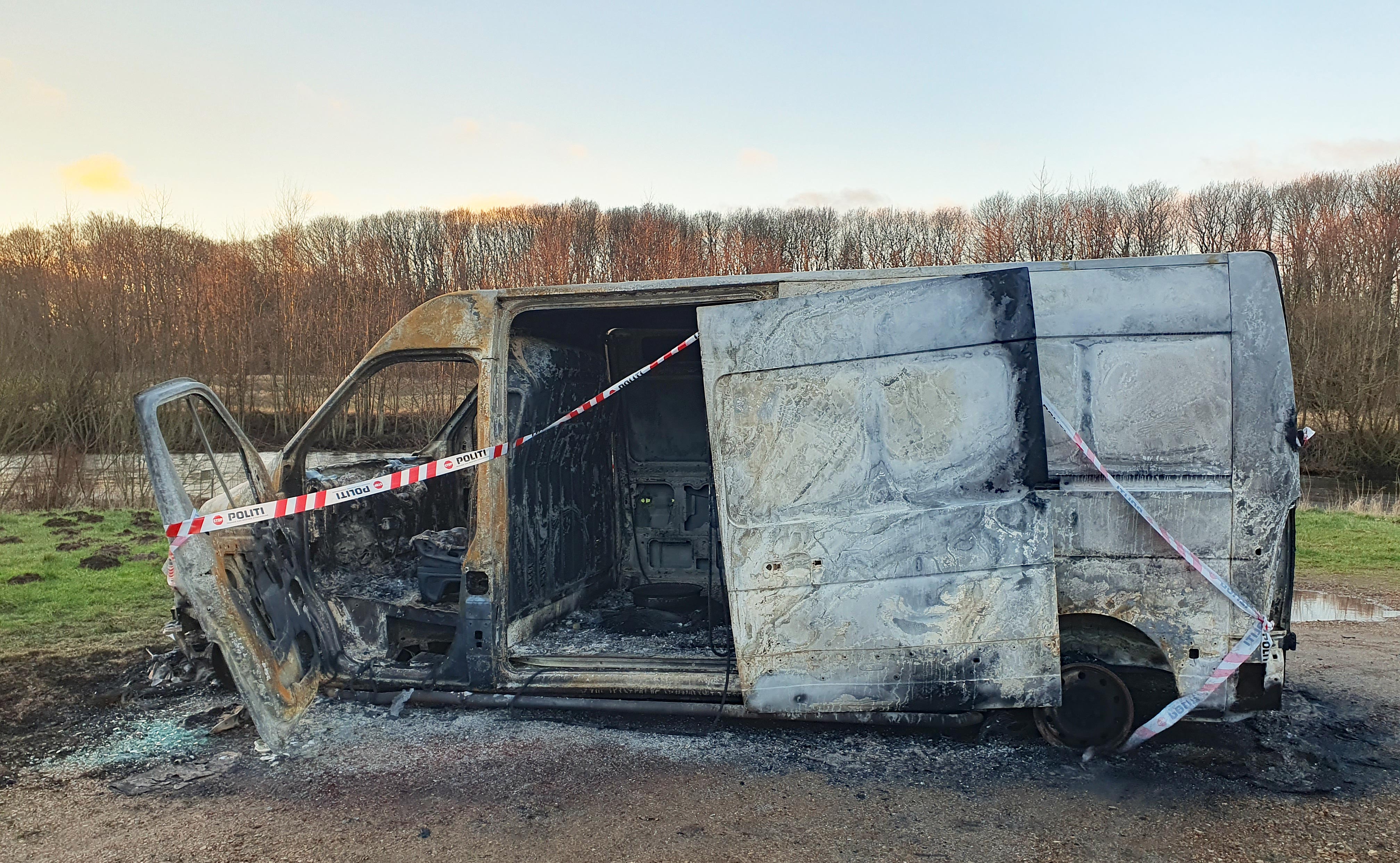 Udbrændt varebil af mærket Opel Movano fundet på Stemmeværkspladsen ved Ansager