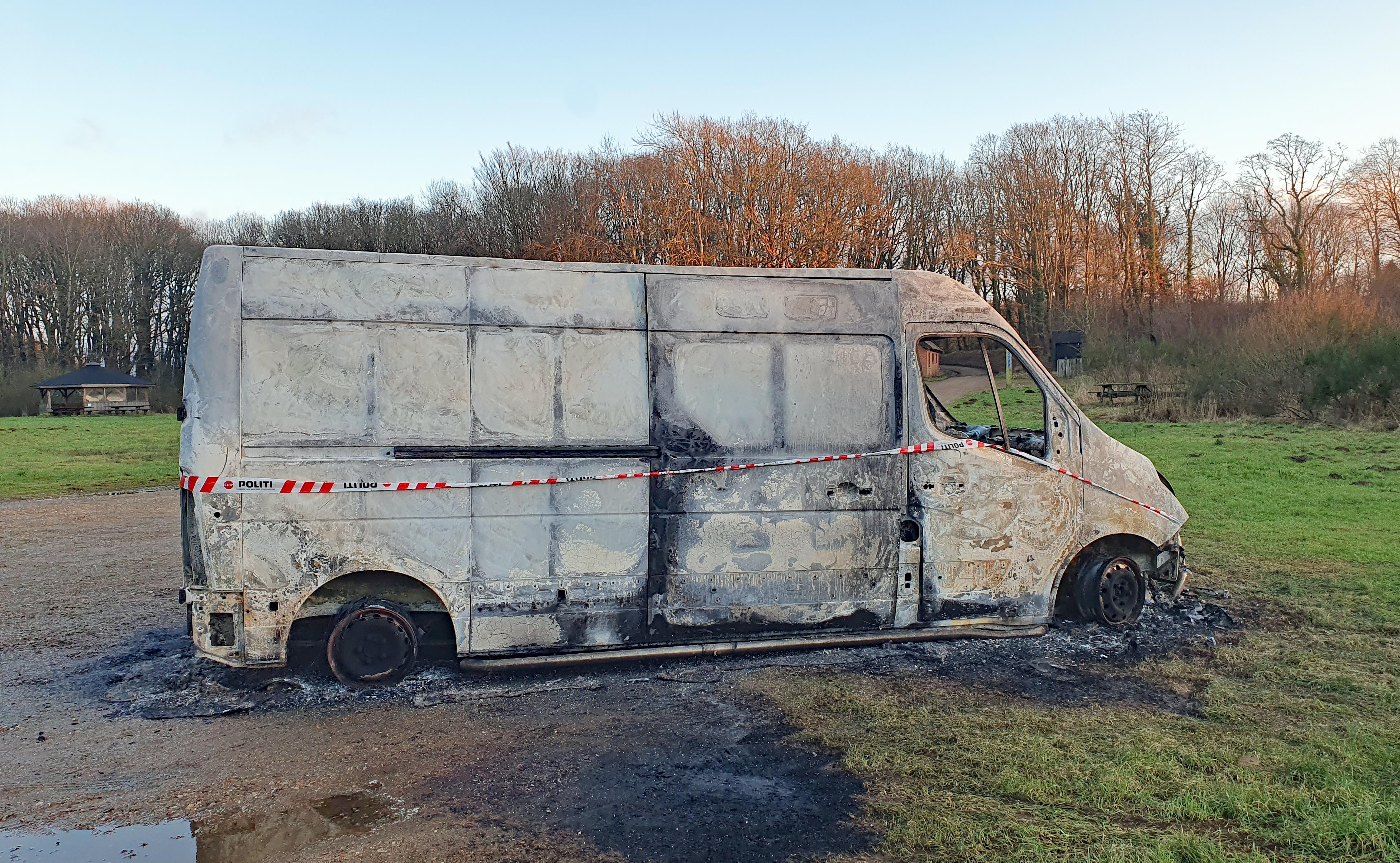 Udbrændt varebil af mærket Opel Movano fundet på Stemmeværkspladsen ved Ansager