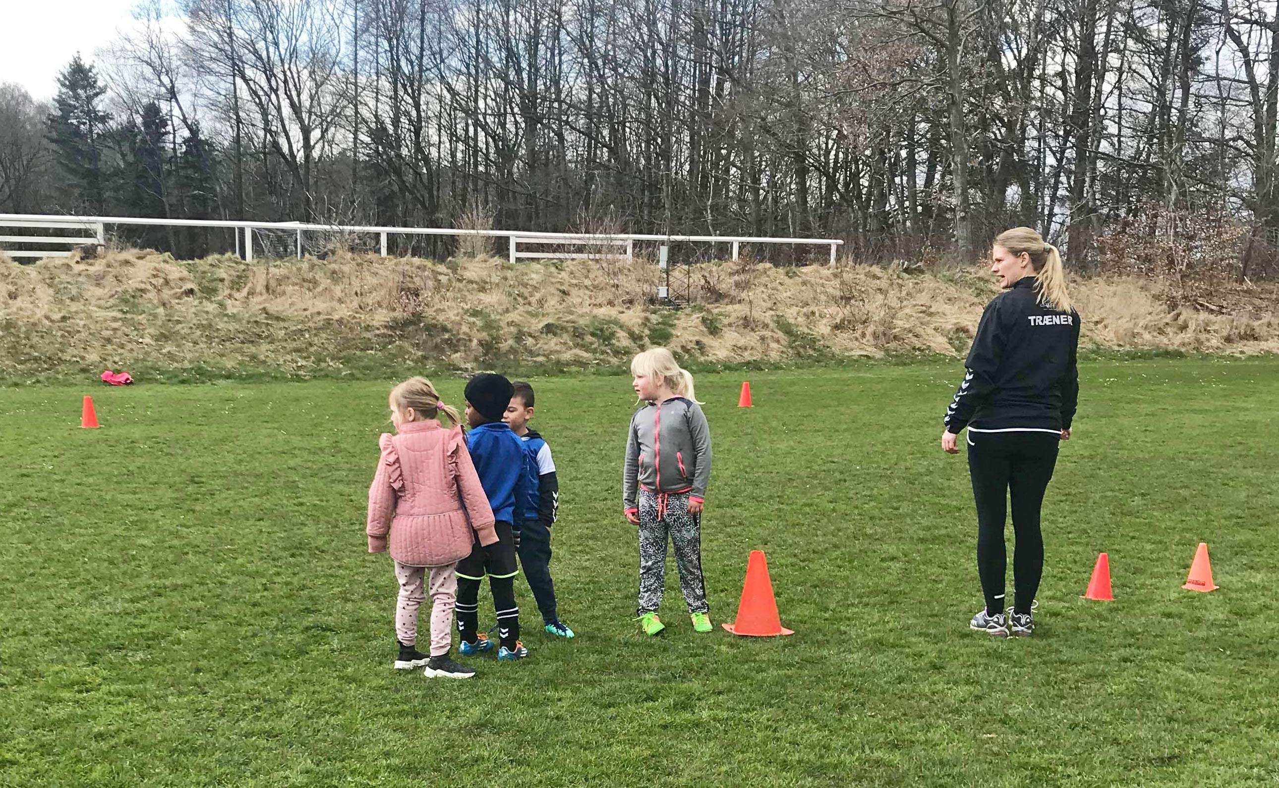 Leg med bold træner/leger hver onsdag fra 16.30-17.30