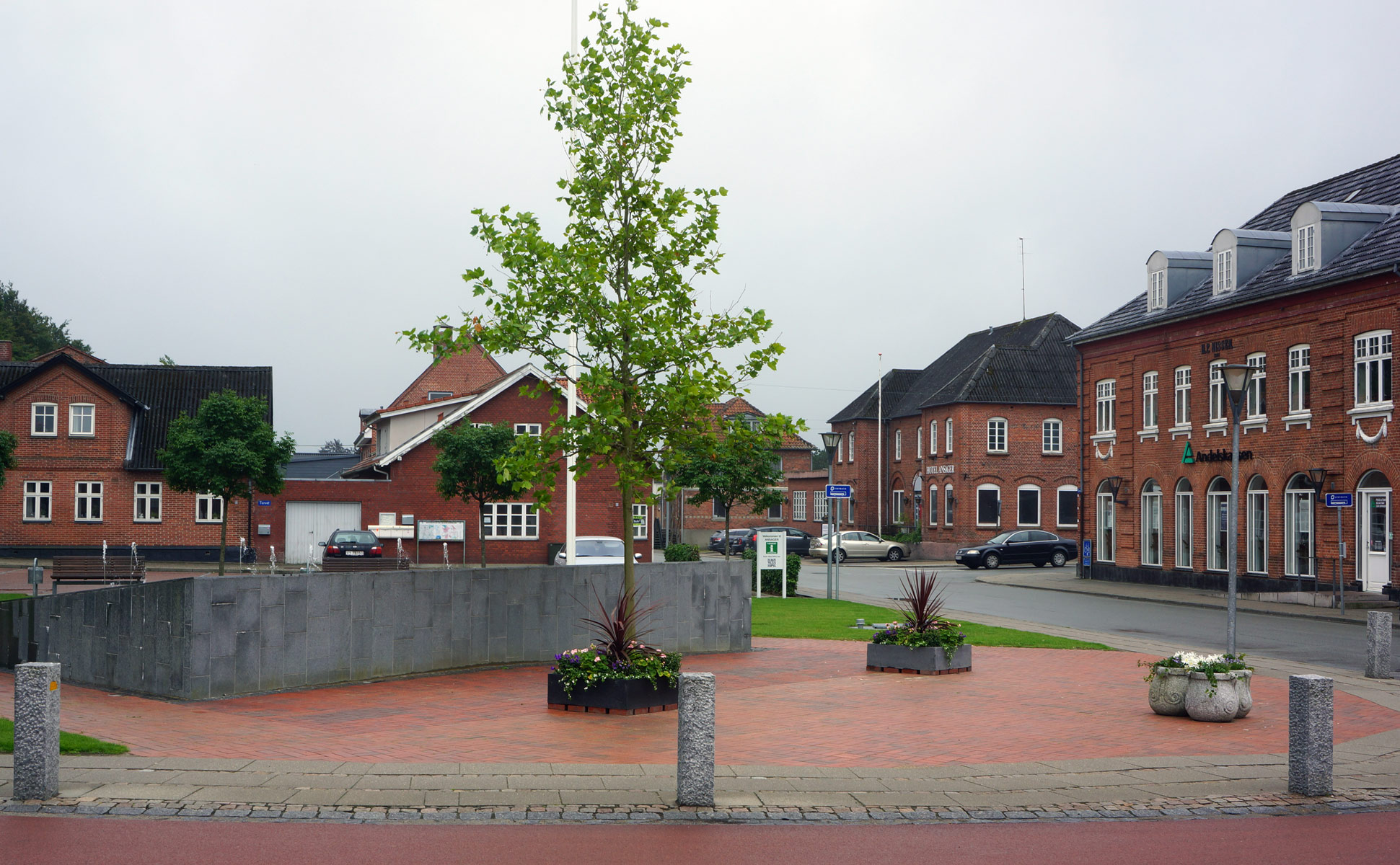 Ansager Torv inden bænkene er på plads