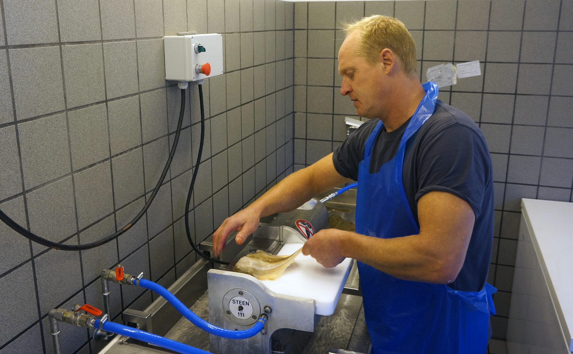 Peer Toft Larsen har åbnet fiskebutik i Ansager