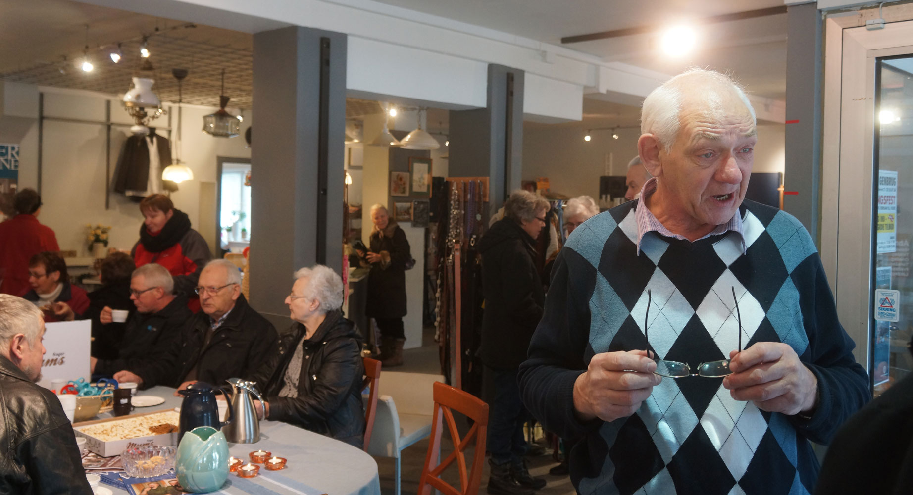 Ansager Genbrug åbning af den nye butik.