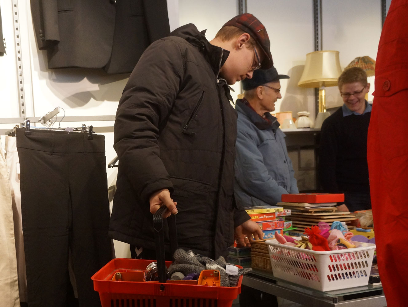 Ansager Genbrug åbning af den nye butik.