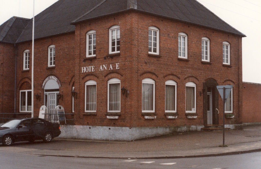 Købmandsgård, hotel og smed