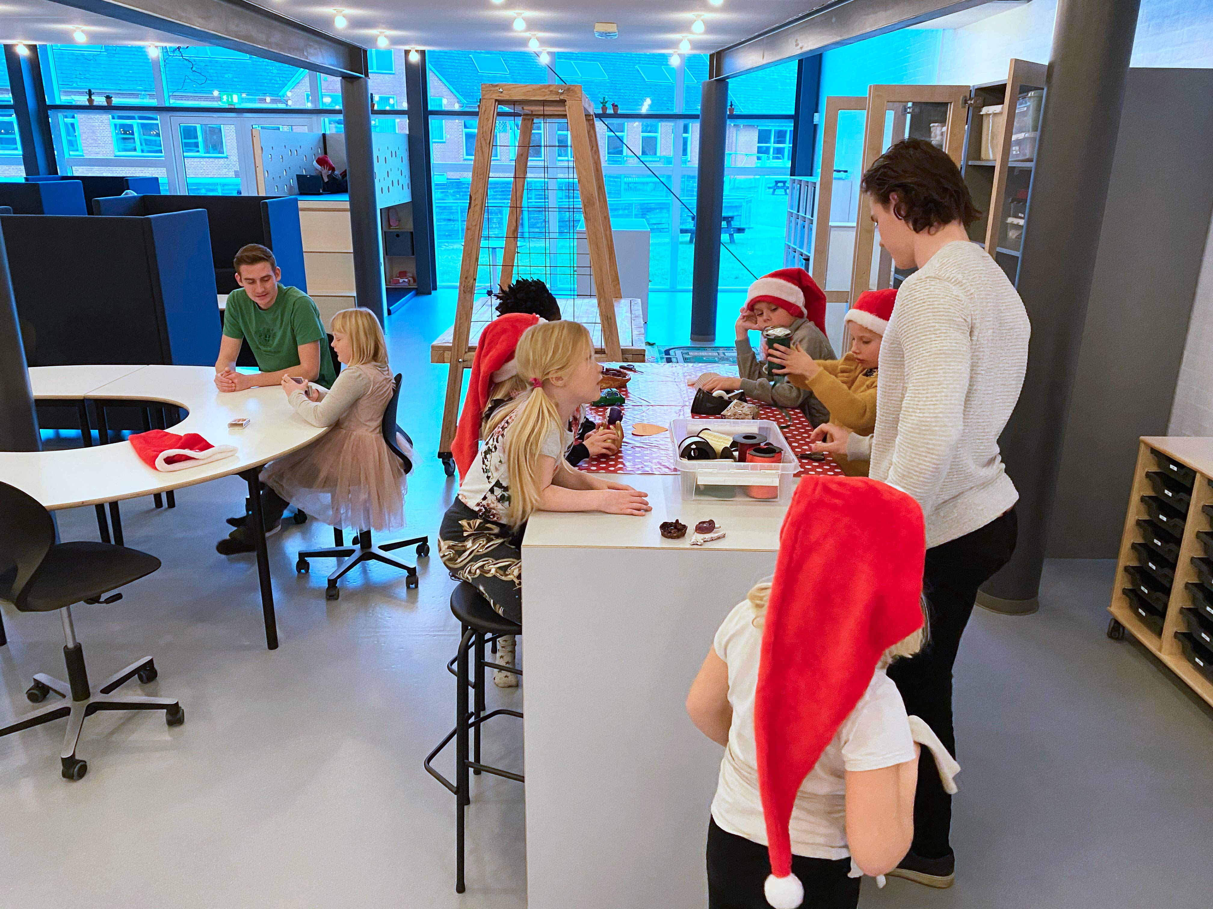 Skolens bibliotek er flyttet til 1. salen for at gøre plads til skolens elever og børnene i SFO.