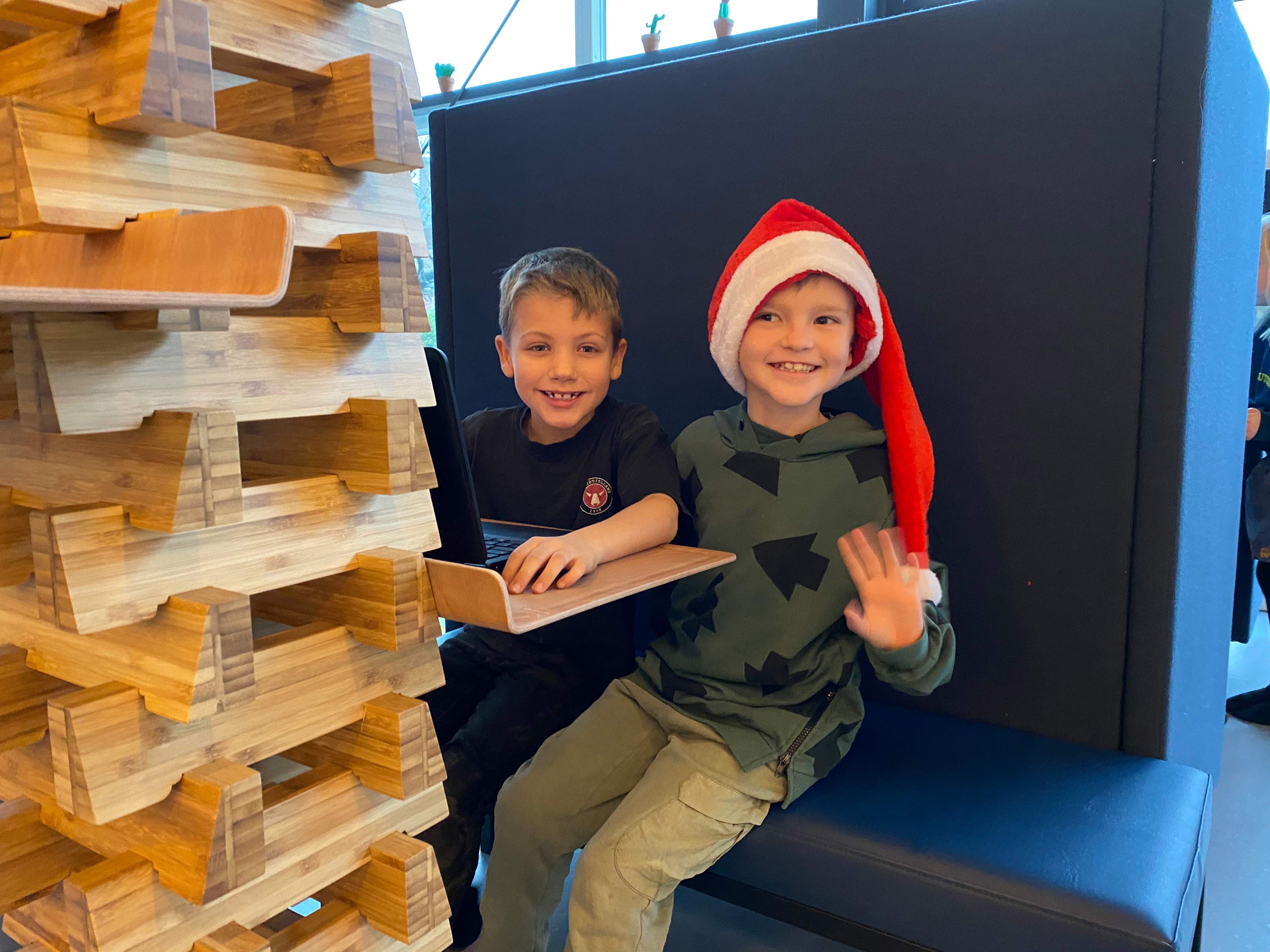 Skolens bibliotek er flyttet til 1. salen for at gøre plads til skolens elever og børnene i SFO.