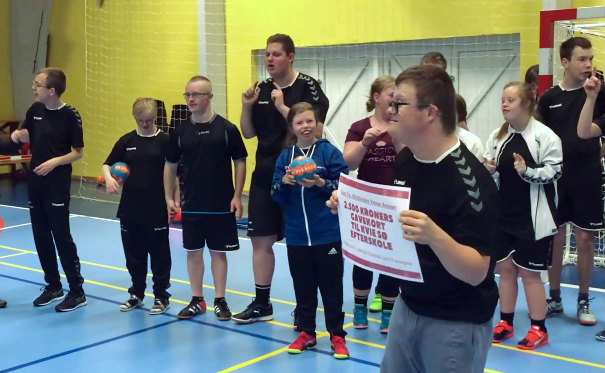 ”Lykkeligaen” ved Kvie Sø efterskole får kr. 2.500 - af den nedlagte forenings kassebeholdning.