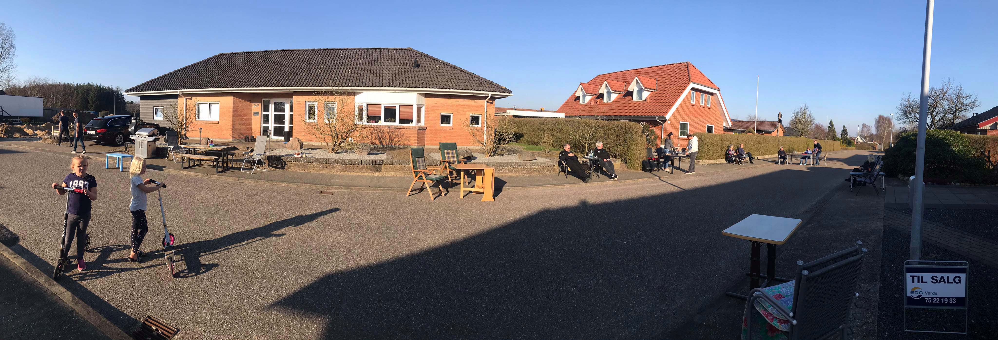 Vinkelvej i Ansager holdt mandag aften fællesspisning på afstand