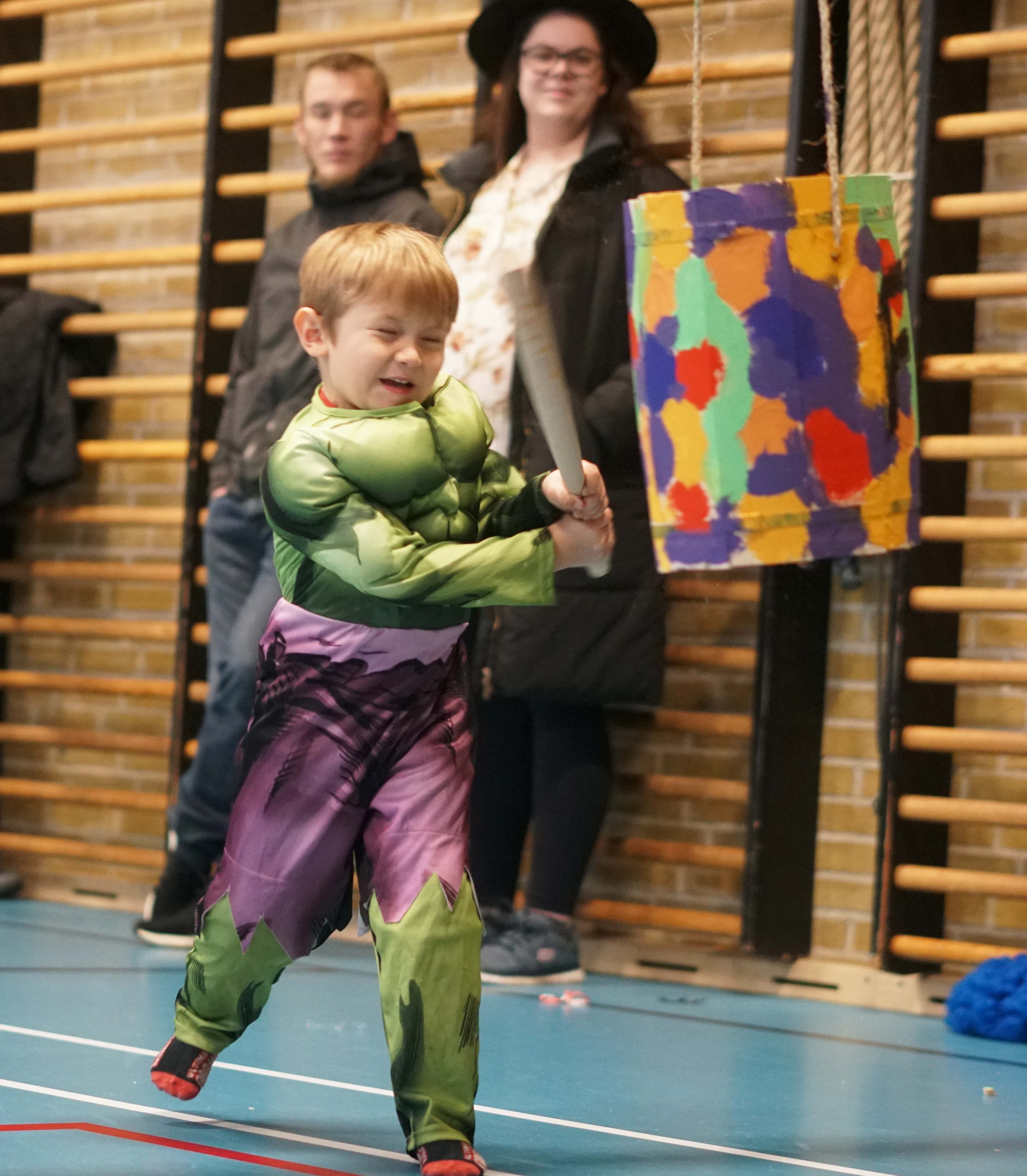 De fineste, farligste og mest kreative kostumer blev fundet frem til fastelavnsfesten på Ansager skole