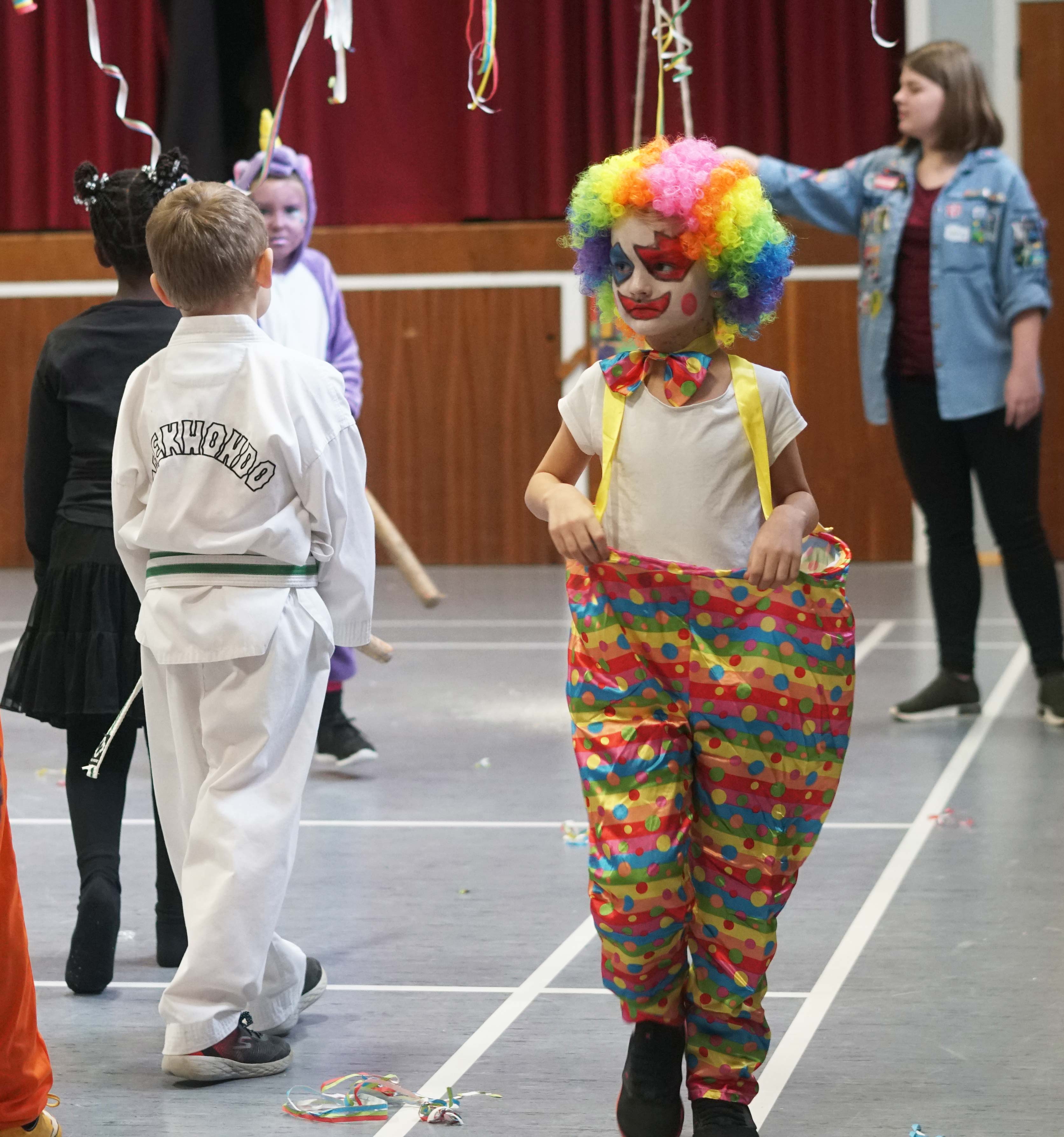 De fineste, farligste og mest kreative kostumer blev fundet frem til fastelavnsfesten på Ansager skole