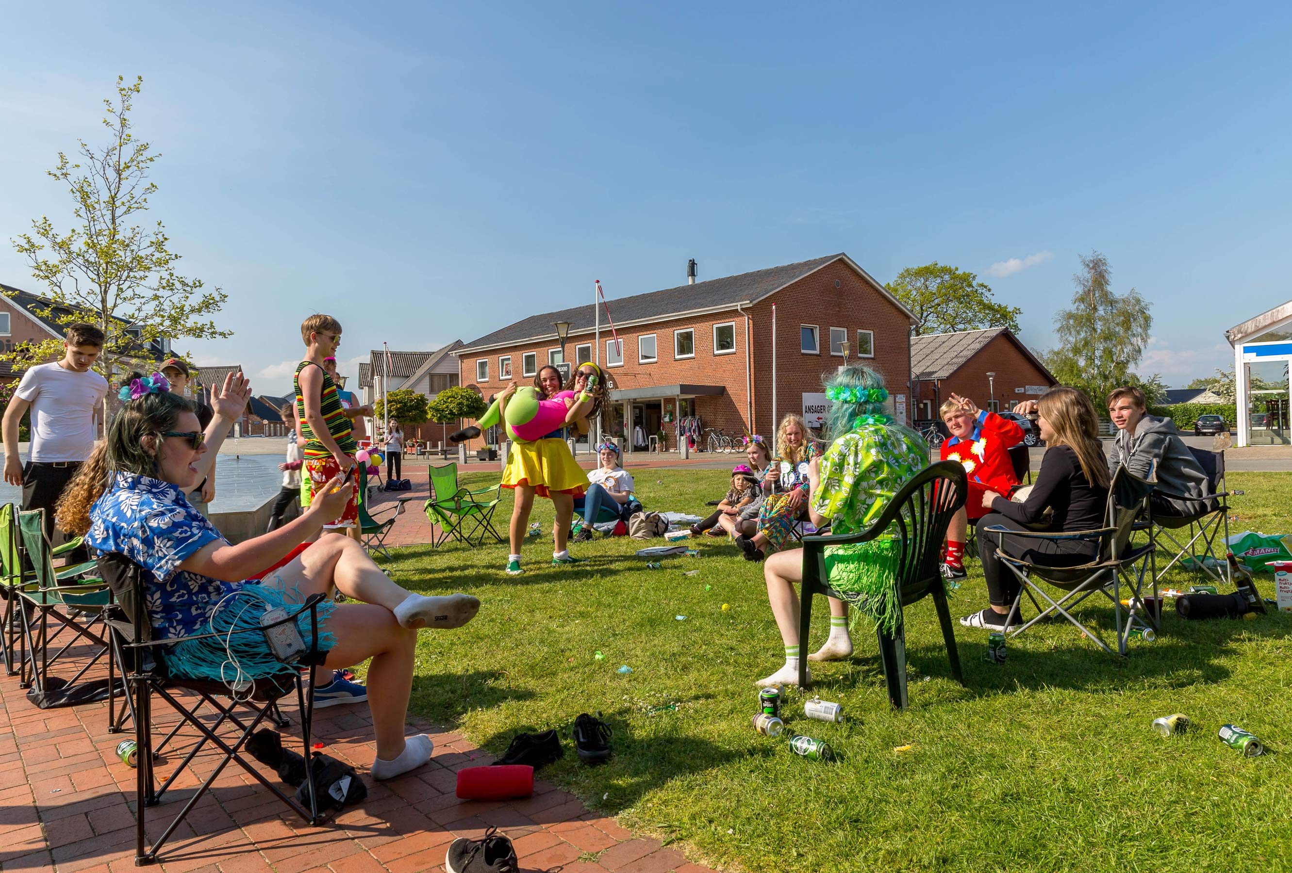 Elever fra Ansager skole fejrer sidste skoledag på Torvet