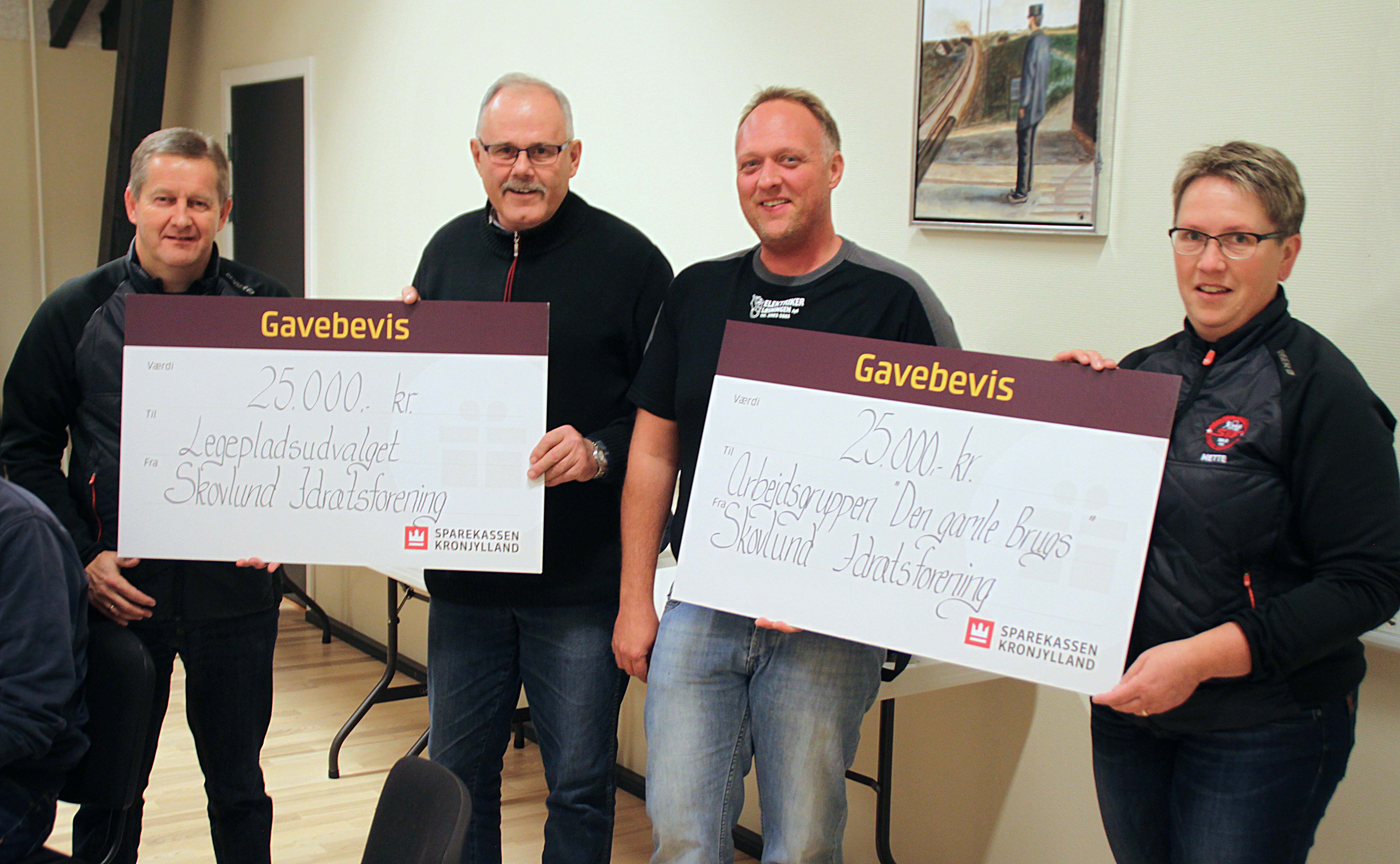 Fra v. Ole Gejl Uhd, formand i Sif, Jørn Callsen, Peter Breum og Mette Jensen (kasserer i SIF)