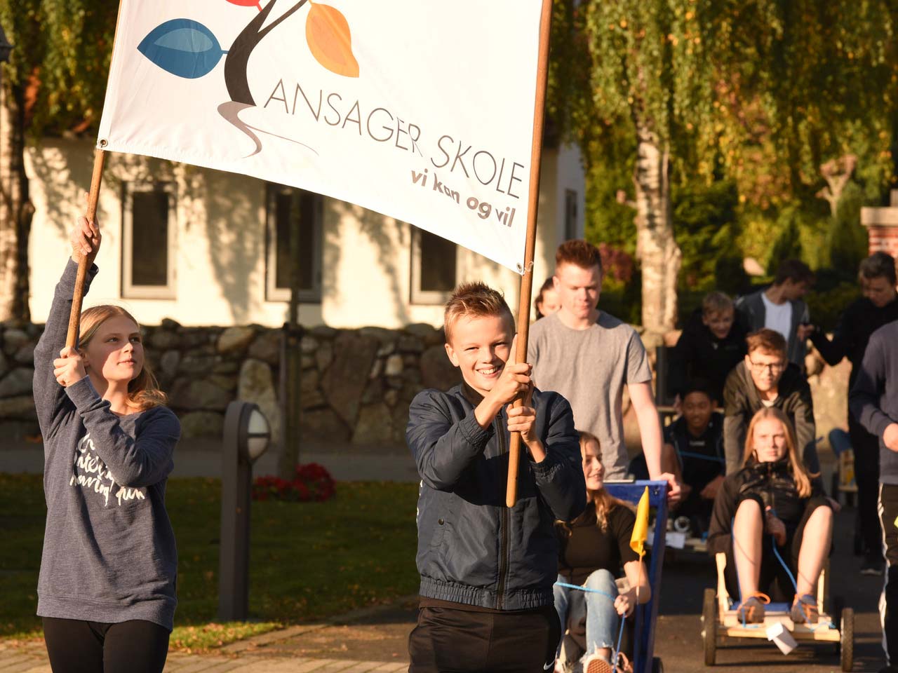 Sæbekasseparade ved plejehjemmet i Ansager
