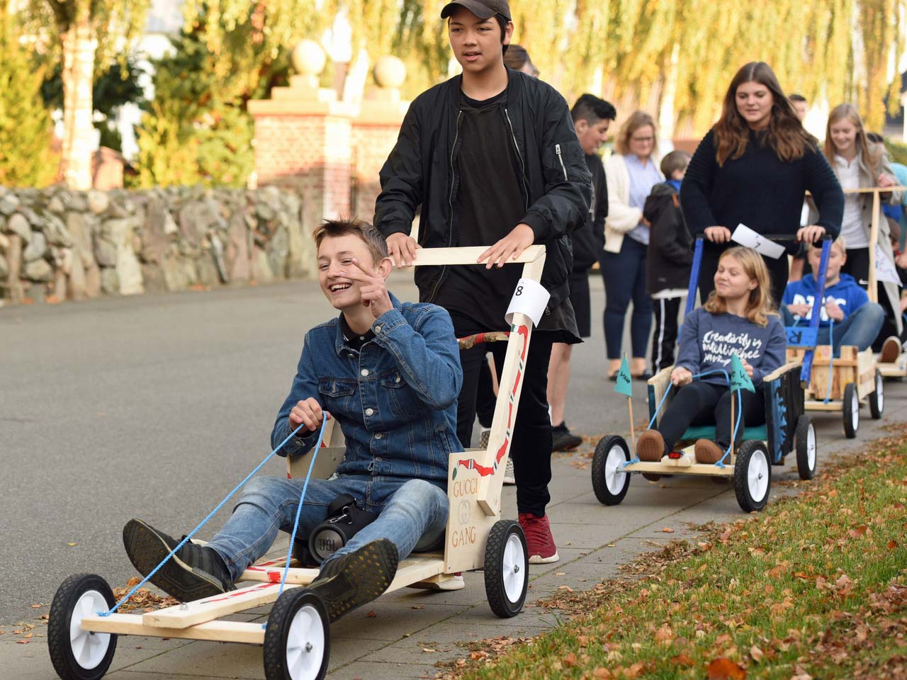 Sæbekasseparade ved plejehjemmet i Ansager