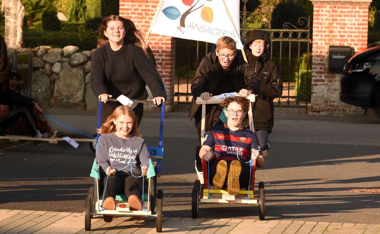Sæbekasseparade ved plejehjemmet i Ansager