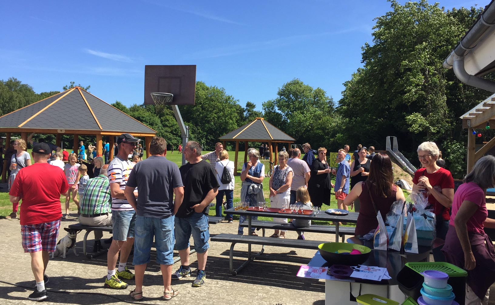 Landsbyerne spiller en hovedrolle i landdistriktsudviklingen i Favrskov Kommune. Her indvies sportspladsen i landsbyen Vester Velling.