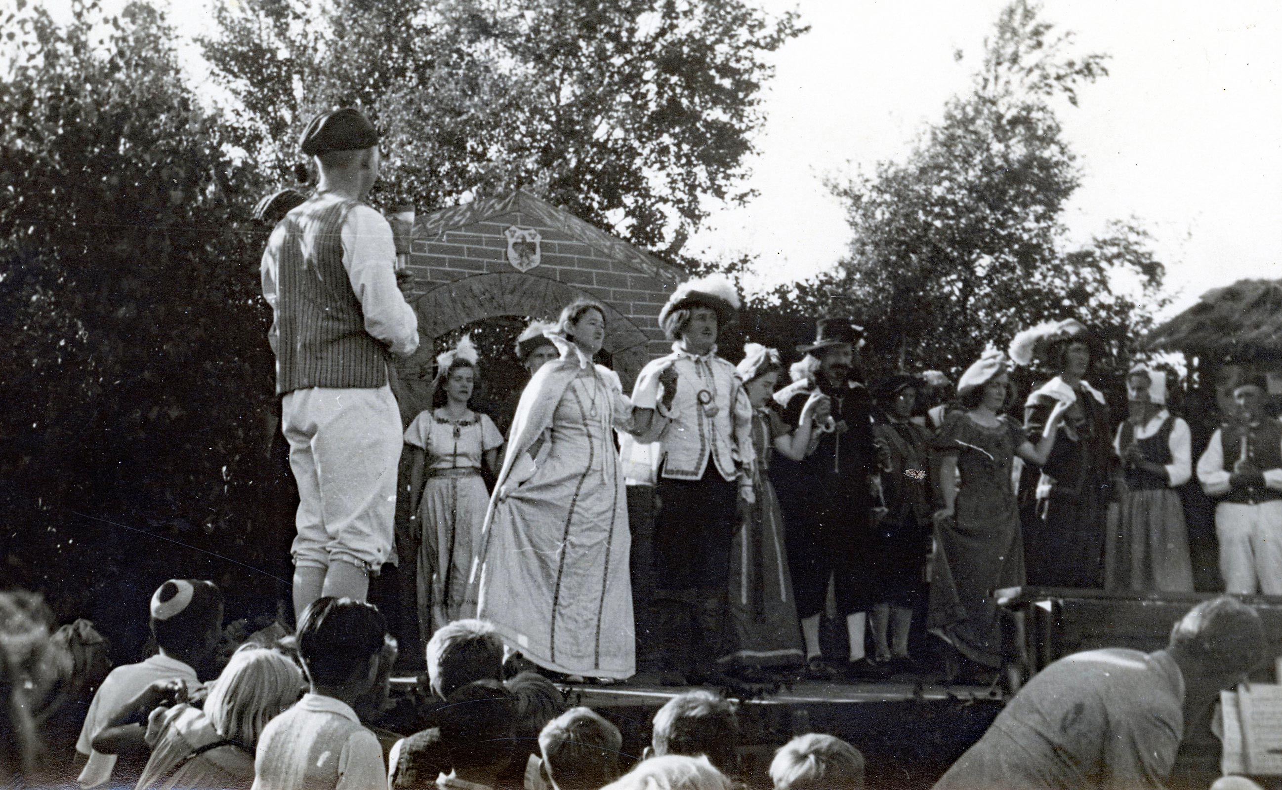 Elverhøj fra august 1945 opført i lystanlægget i Ansager
