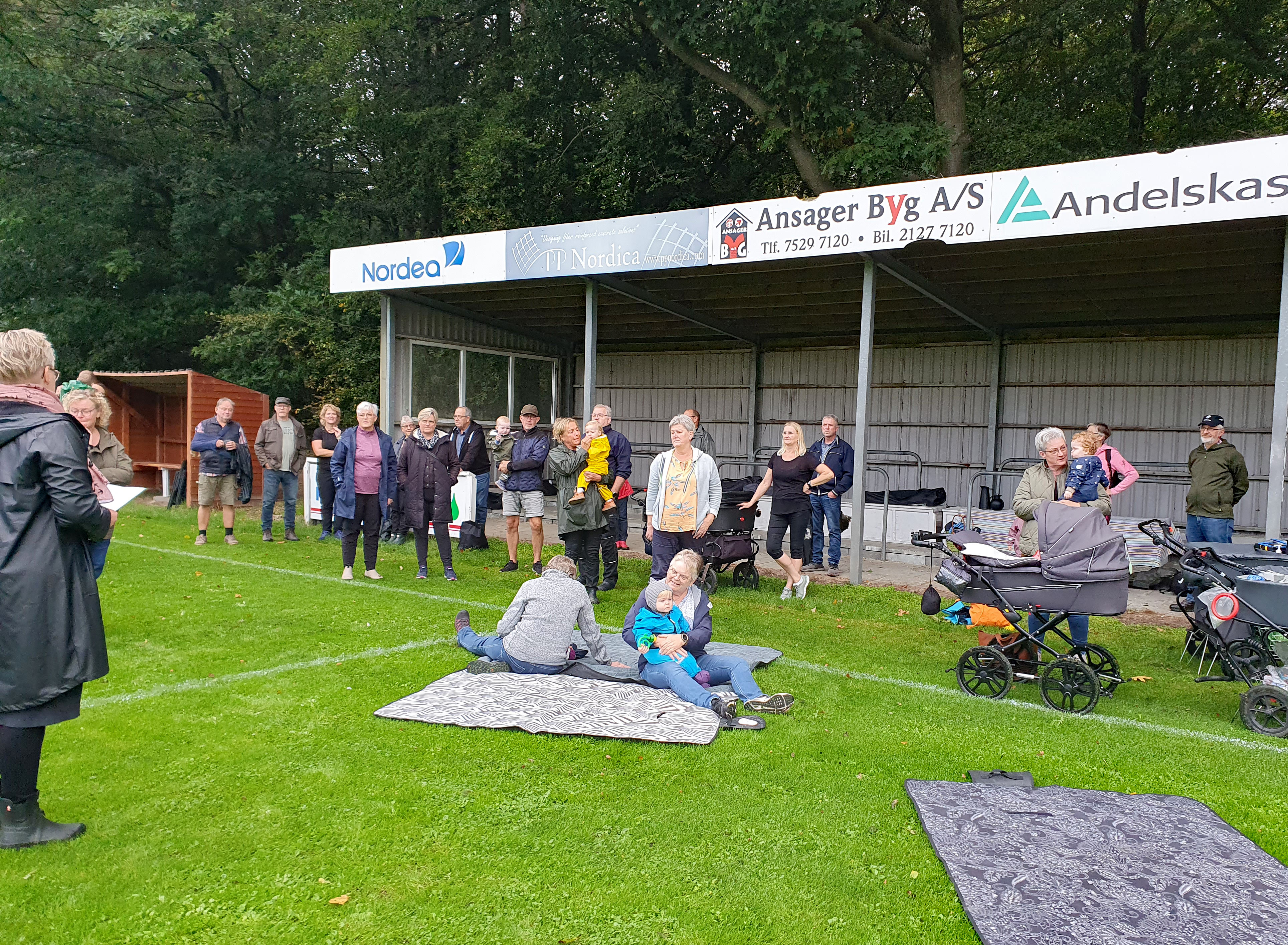 Bedsteforældredag i dagplejen på Ansager stadion