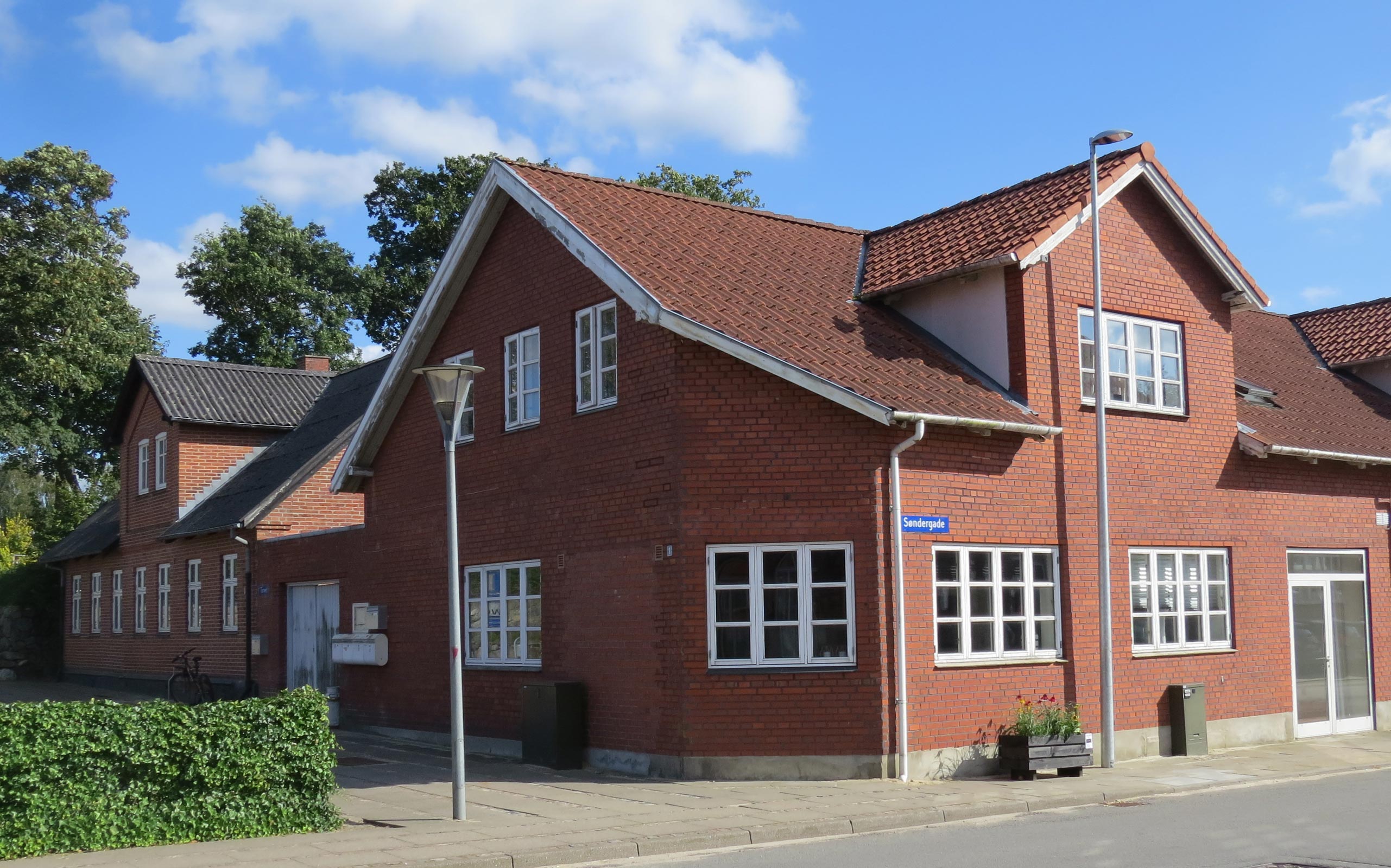 Lejlighed i stueplan udlejes midt i Ansager