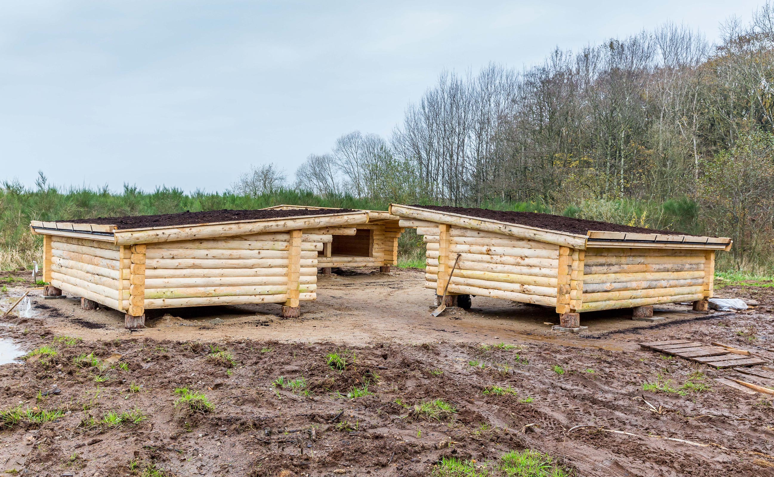 Sidste hånd er lagt på de fem shelters på stemmeværkspladsen