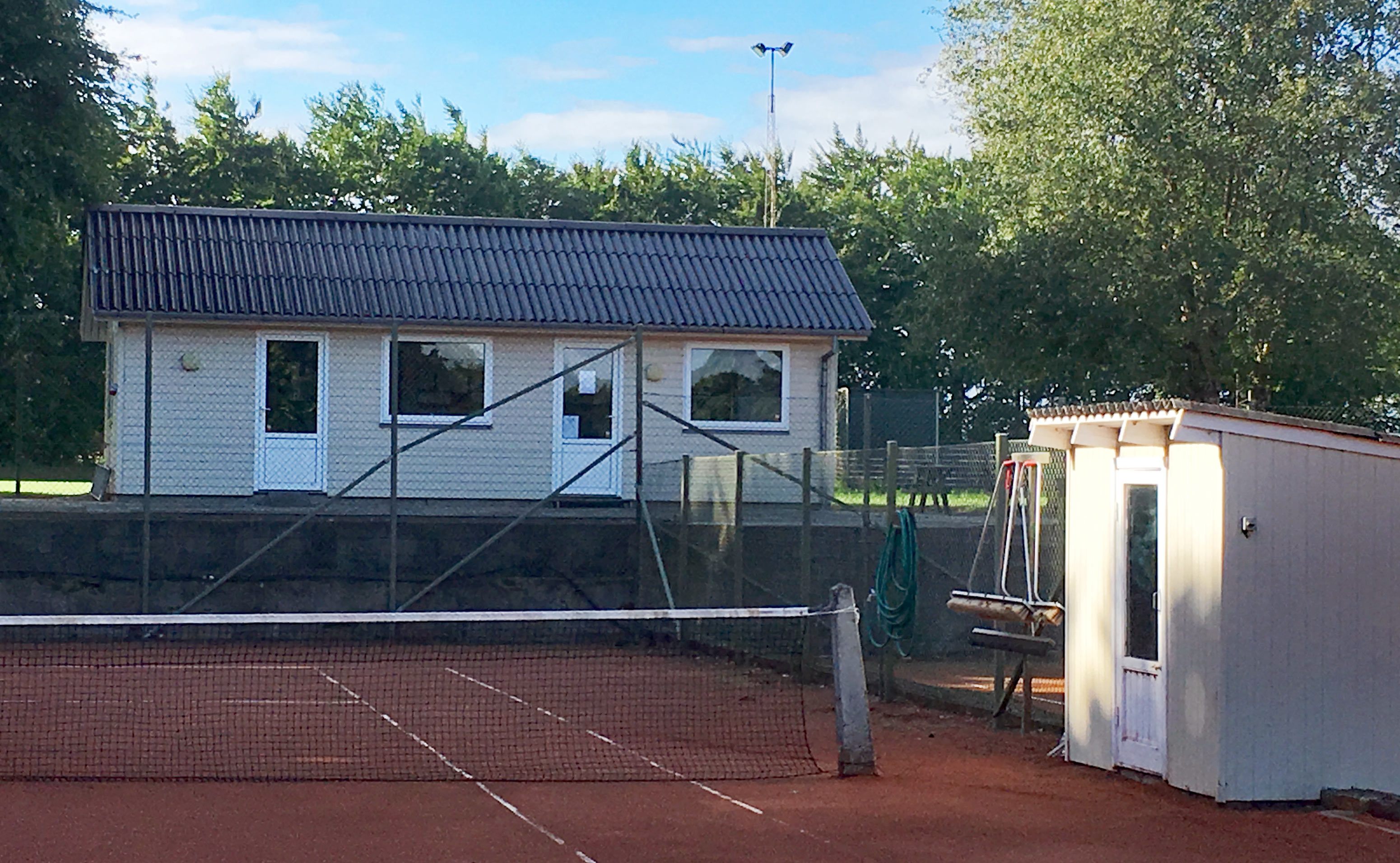 Nyt tag på Tennisklubbens klubhus på Kanalvej i Ansager