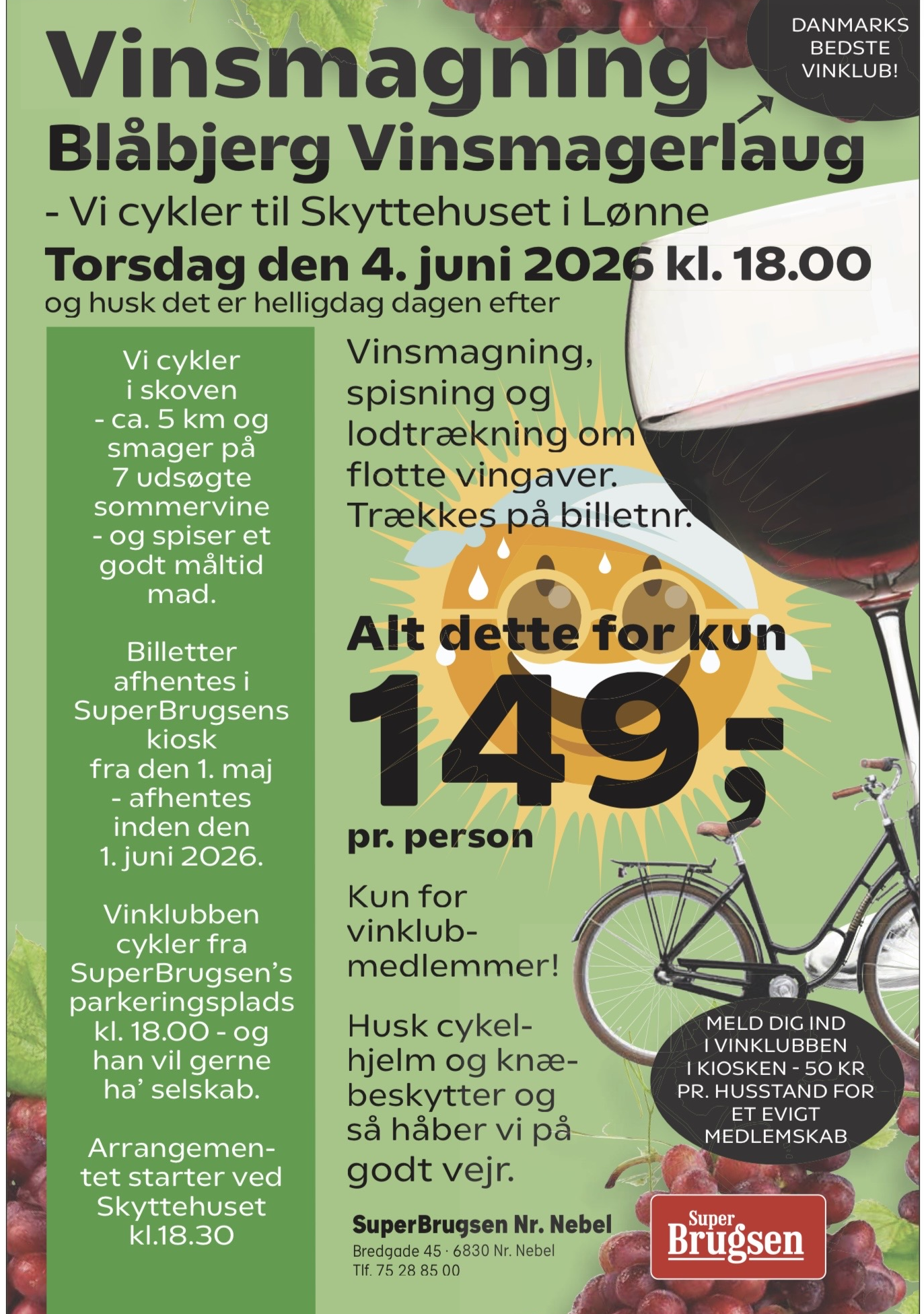 Sommeraften med vin i skoven