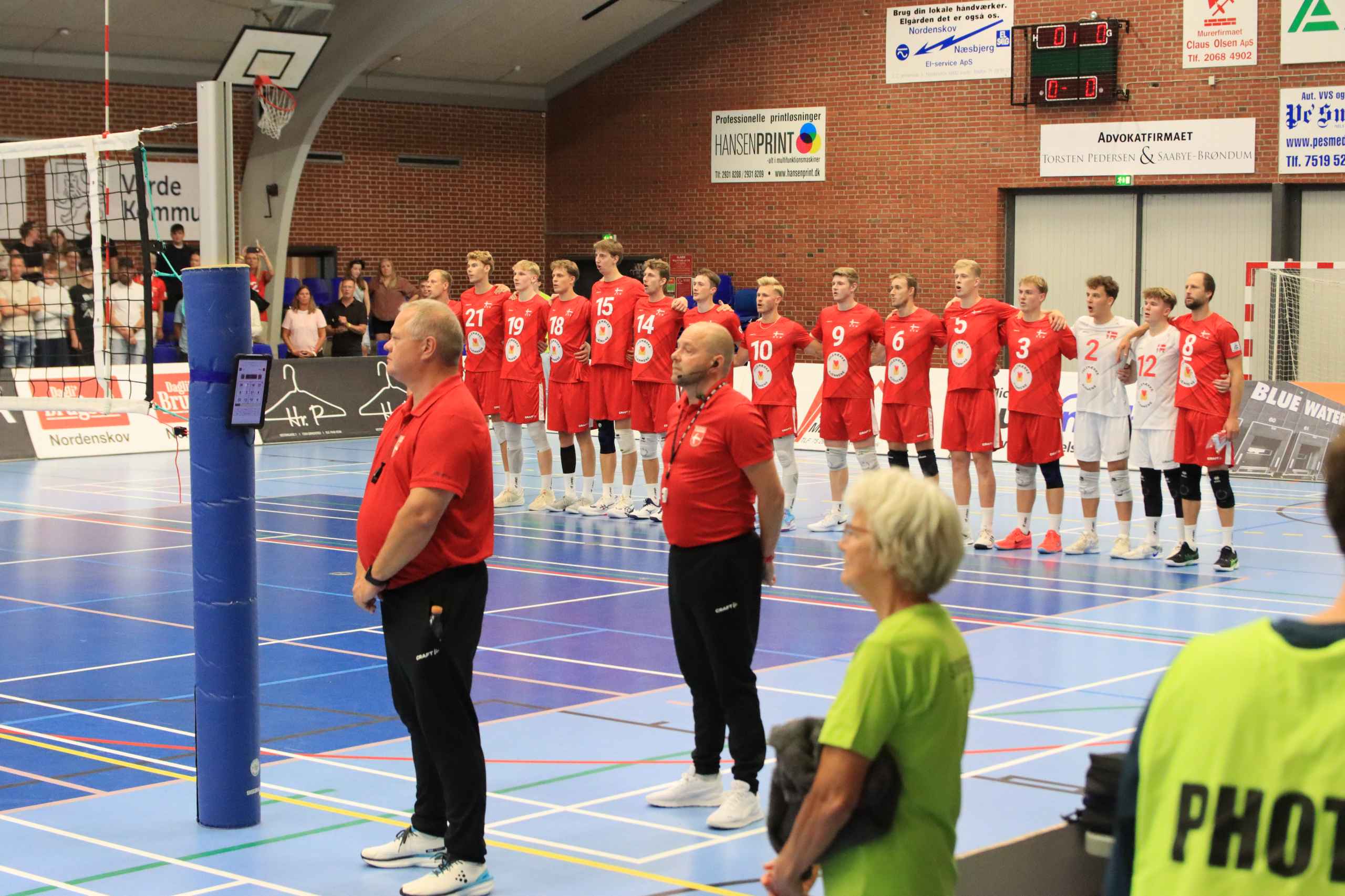 Danmark vinder nervepirrende åbning