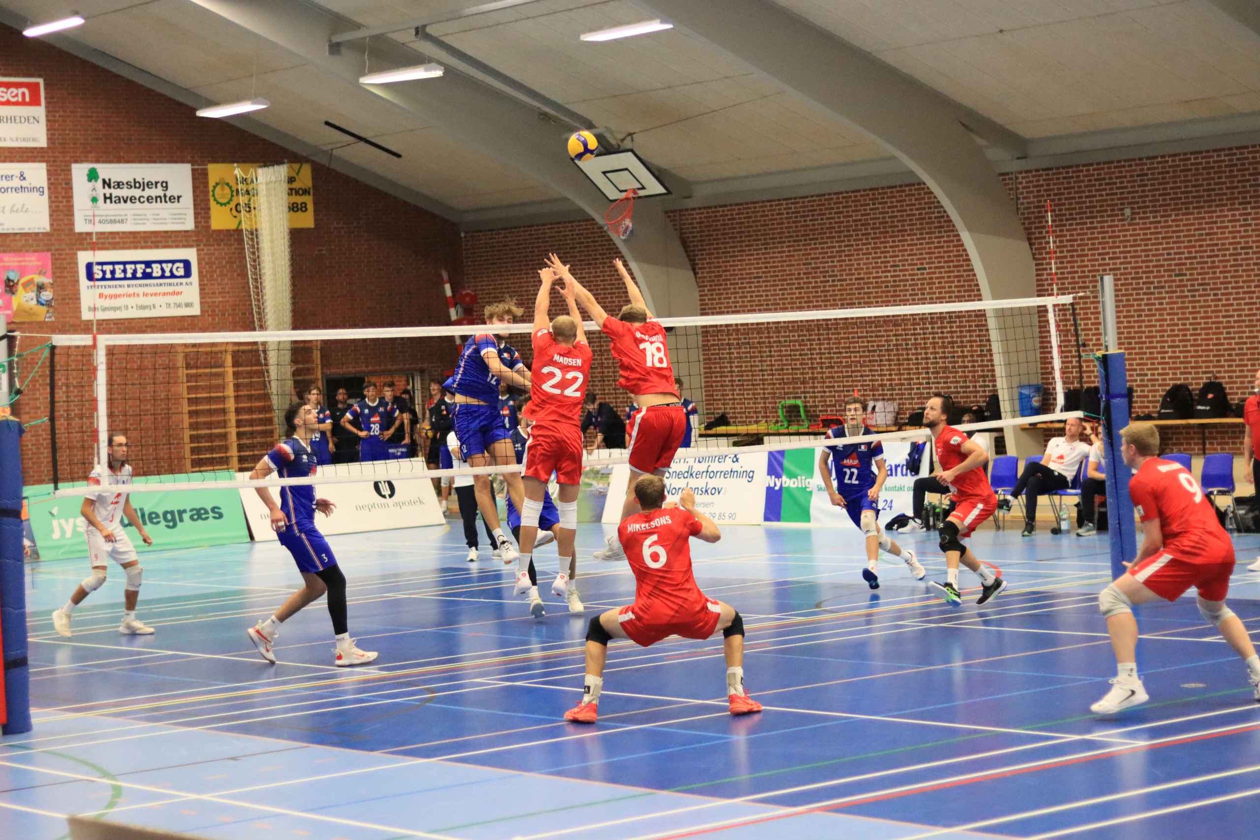 Danmark vinder nervepirrende åbning
