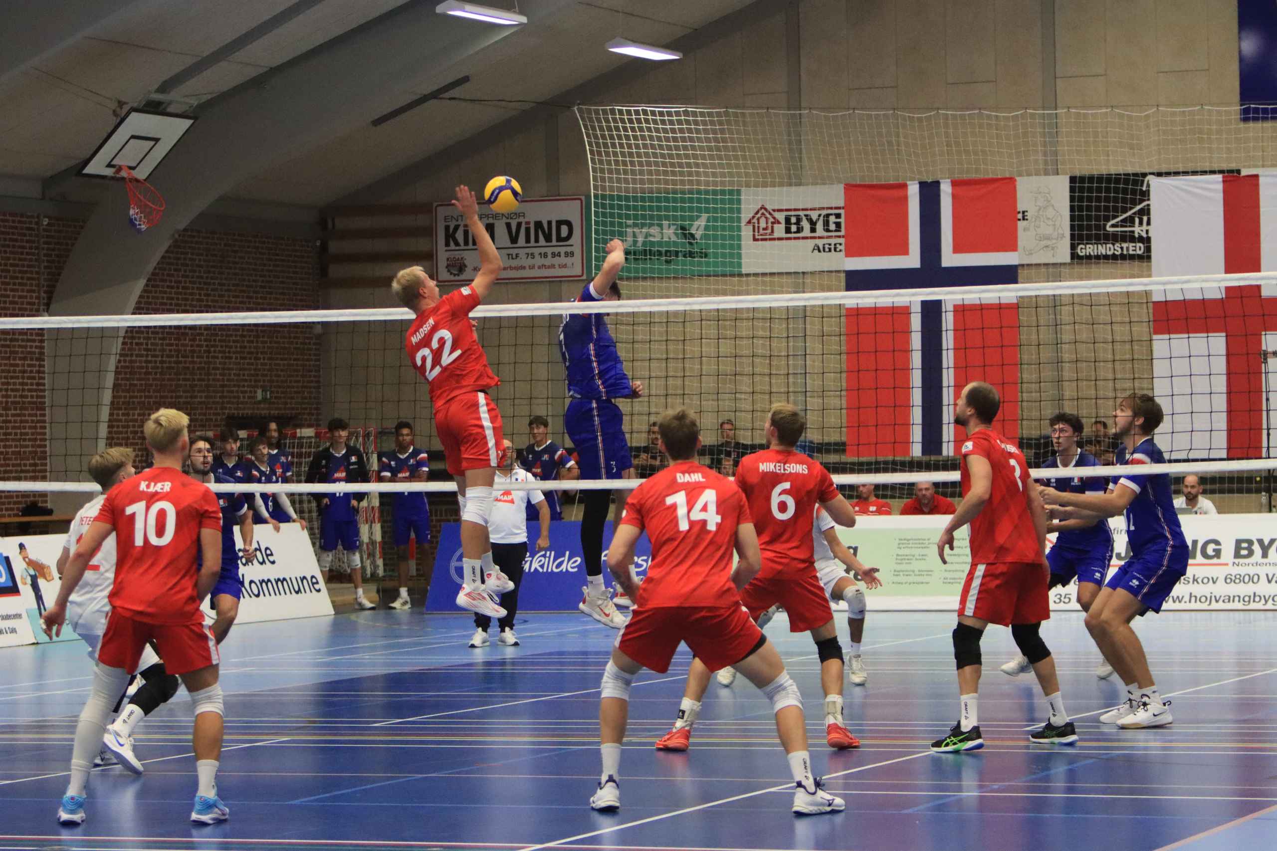 Danmark vinder nervepirrende åbning