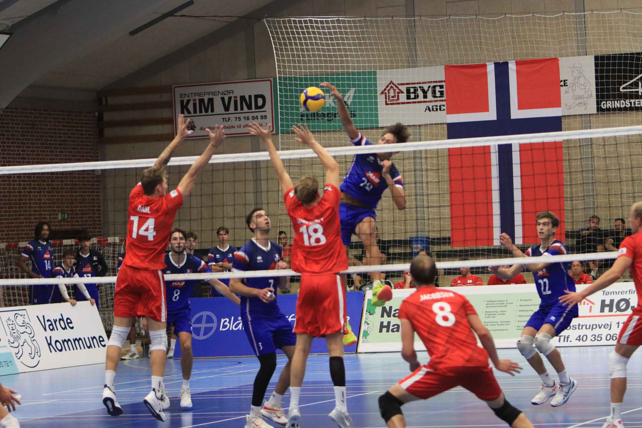 Danmark vinder nervepirrende åbning