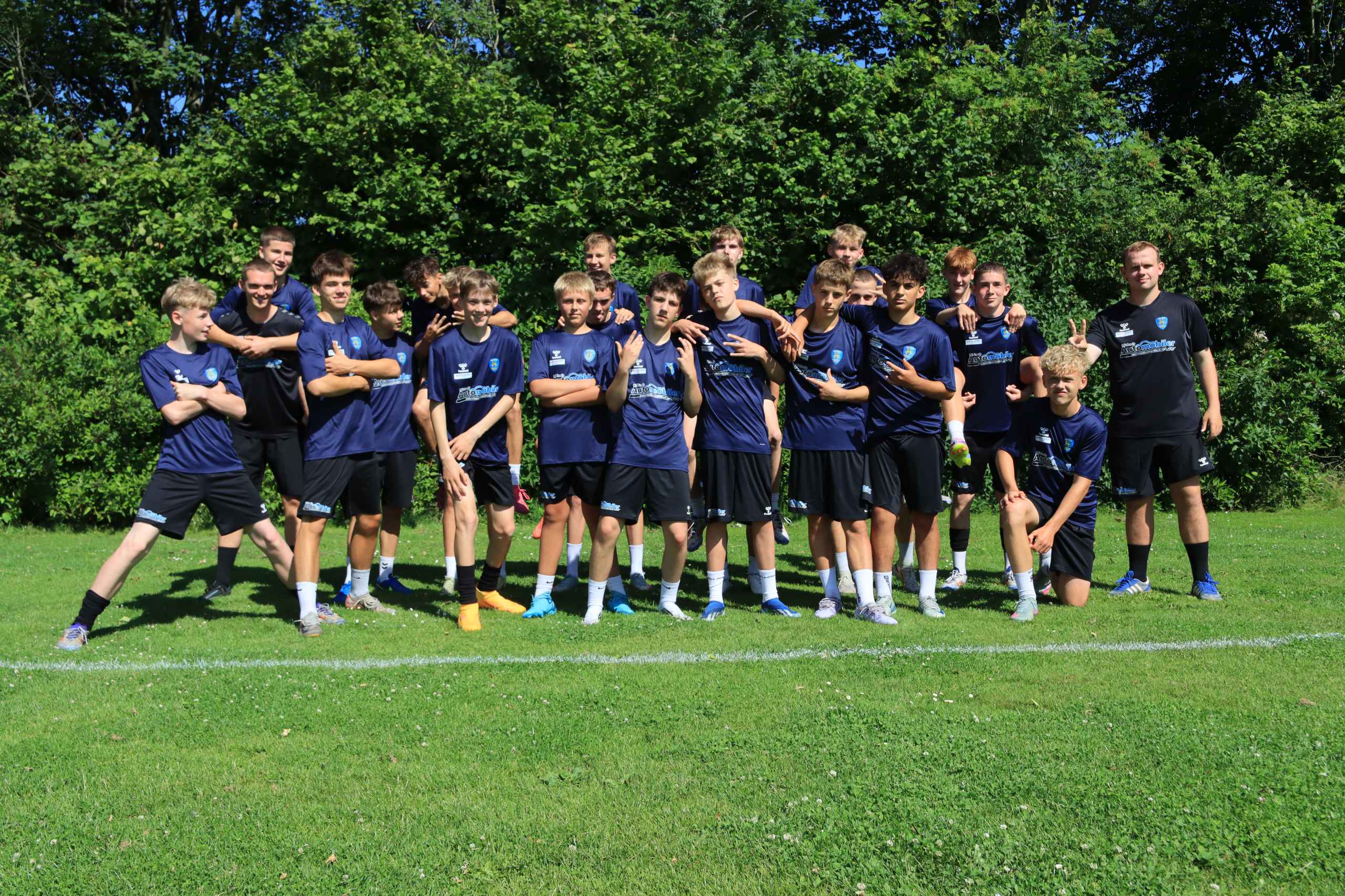 Over 400 børn samlet til fodboldskole