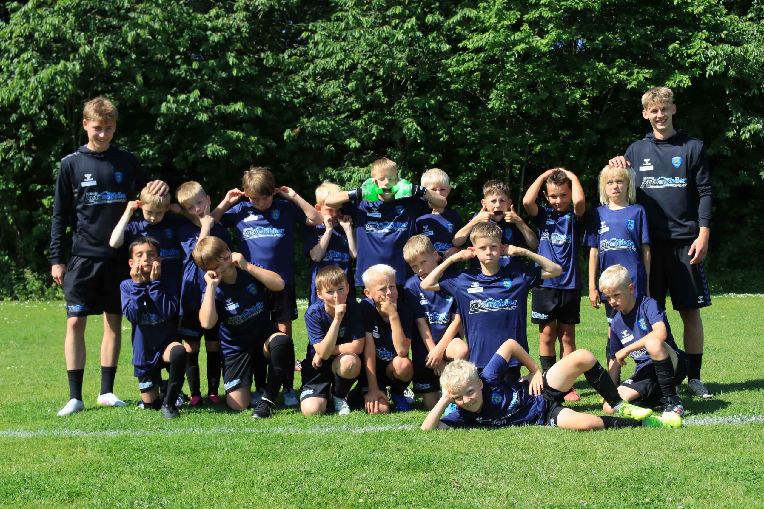 Over 400 børn samlet til fodboldskole
