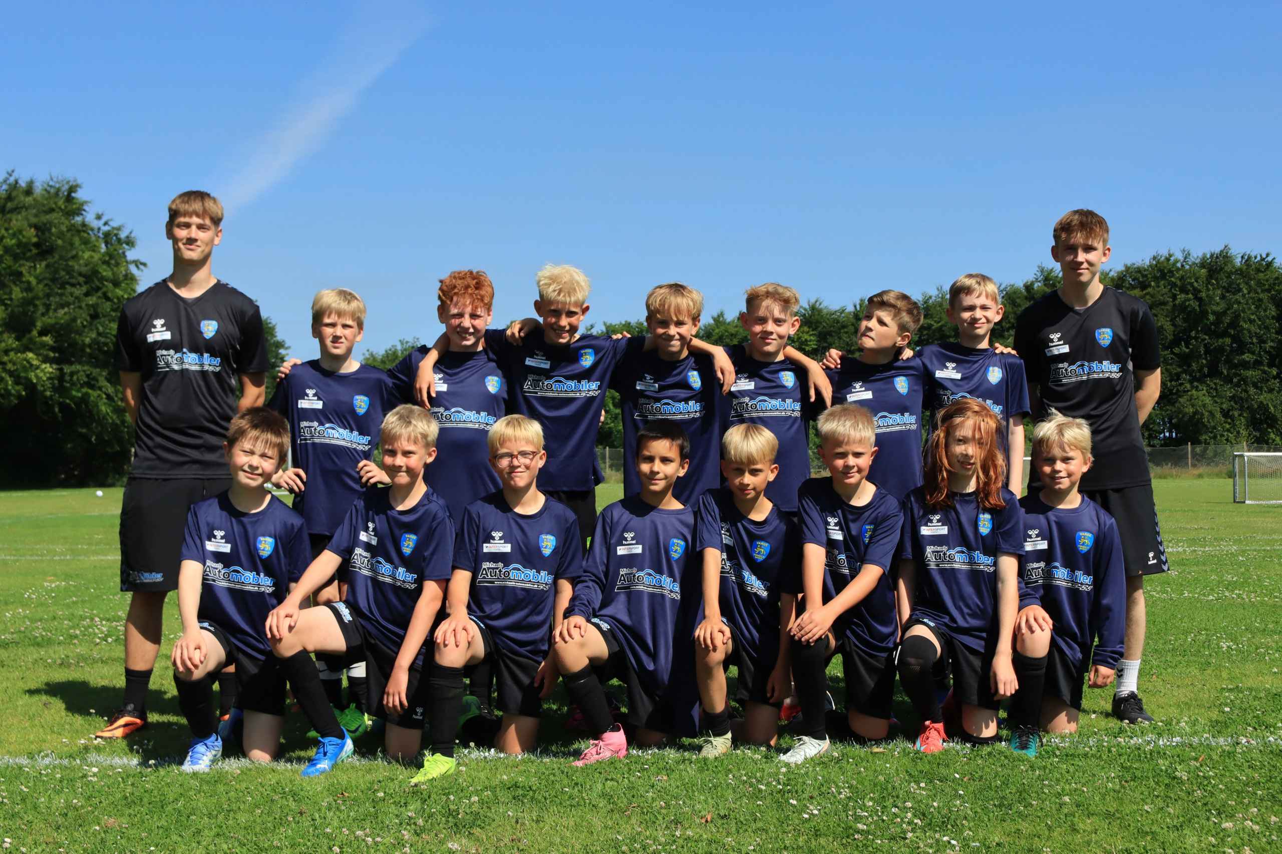 Over 400 børn samlet til fodboldskole