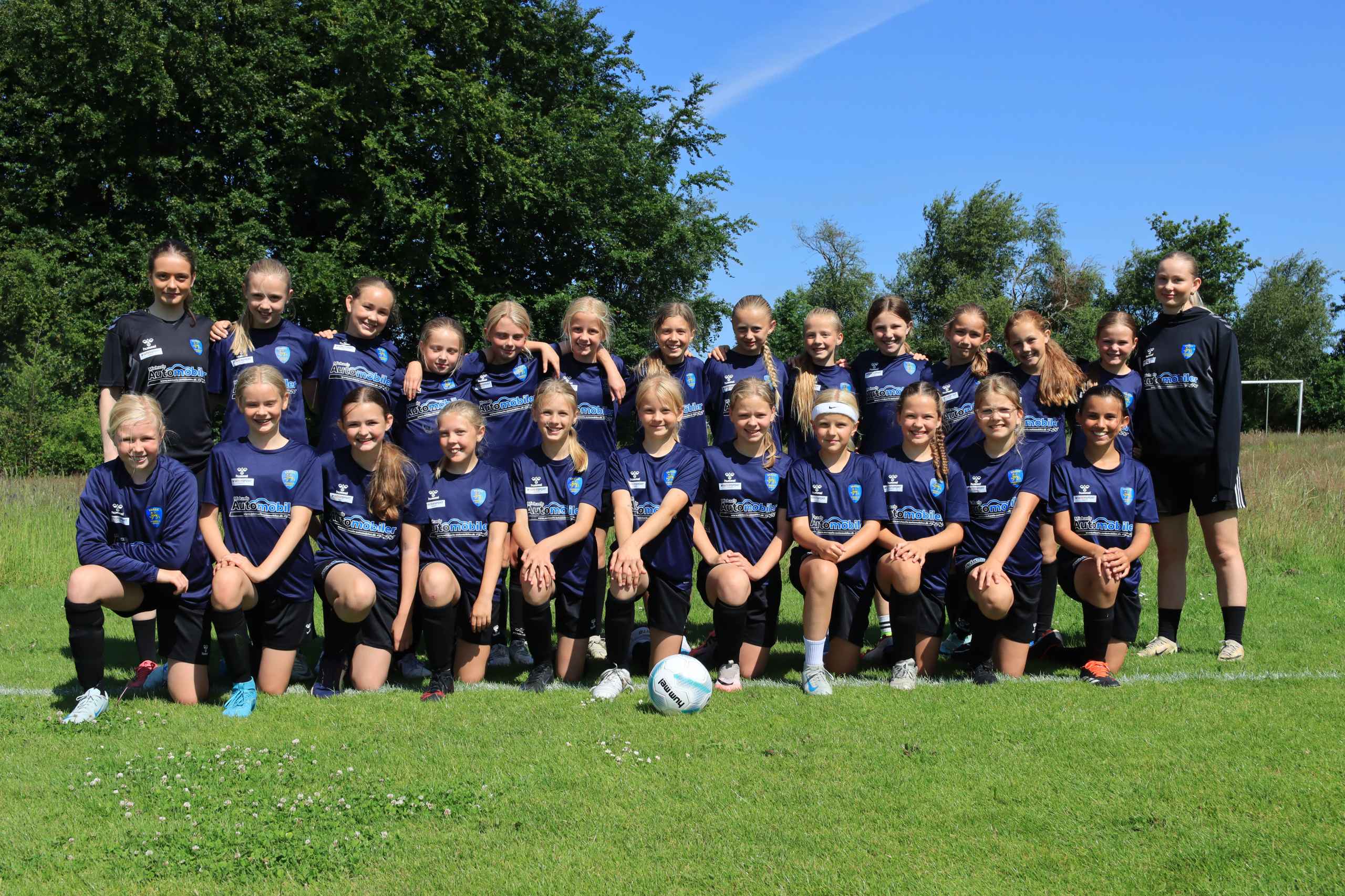 Over 400 børn samlet til fodboldskole