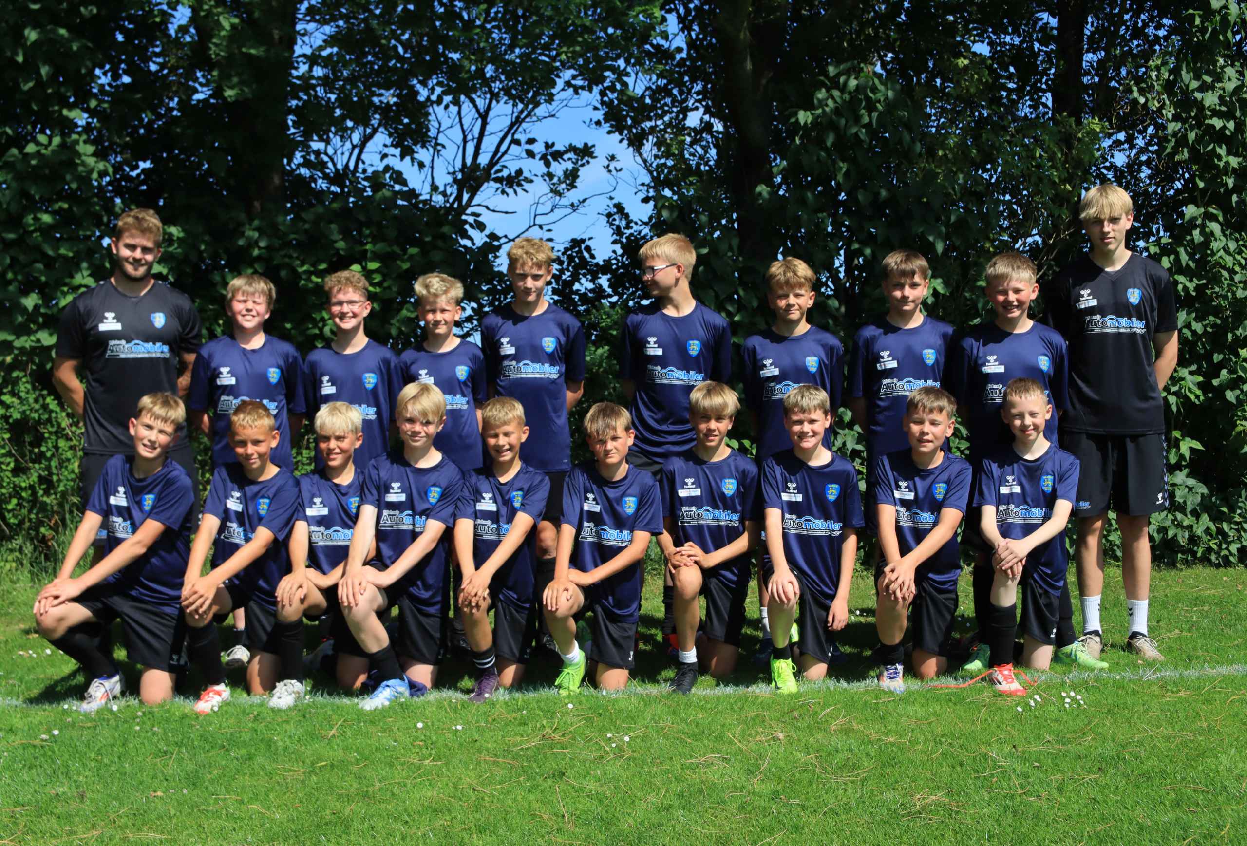 Over 400 børn samlet til fodboldskole