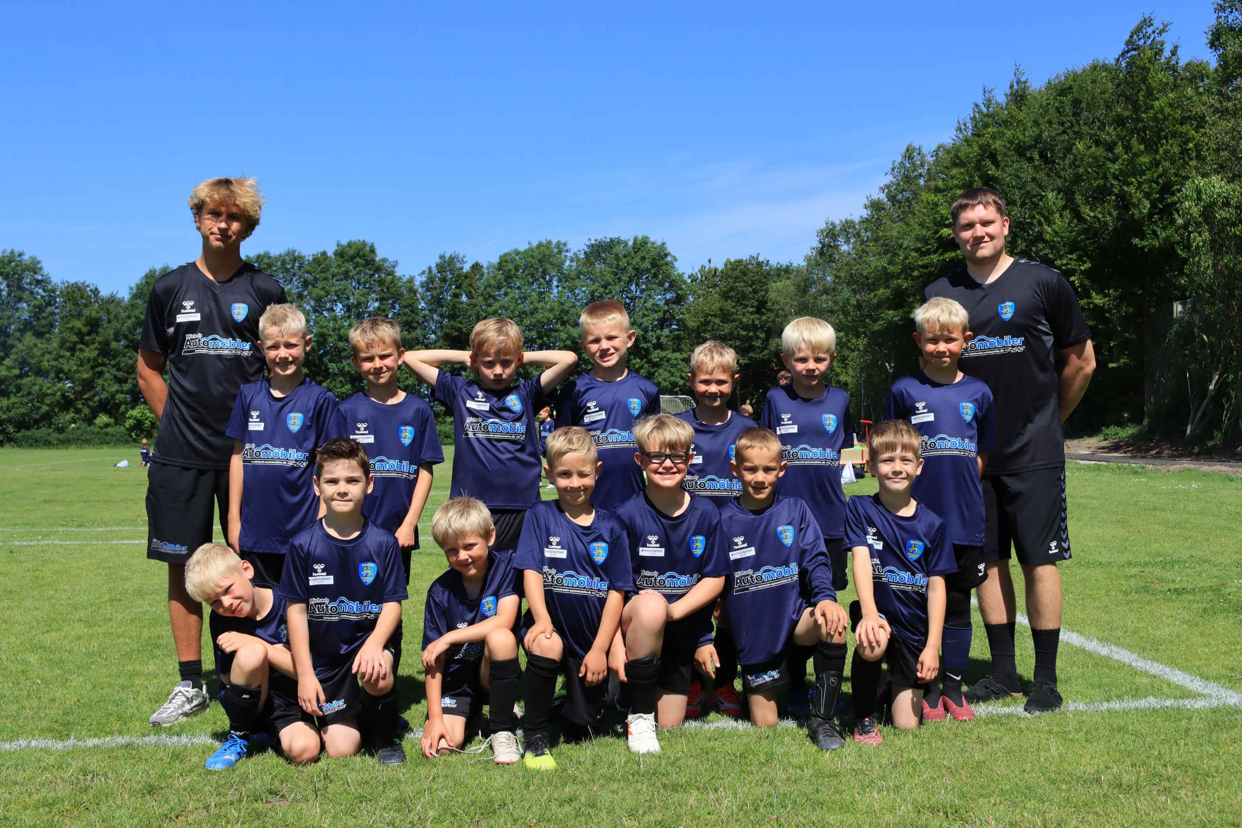 Over 400 børn samlet til fodboldskole