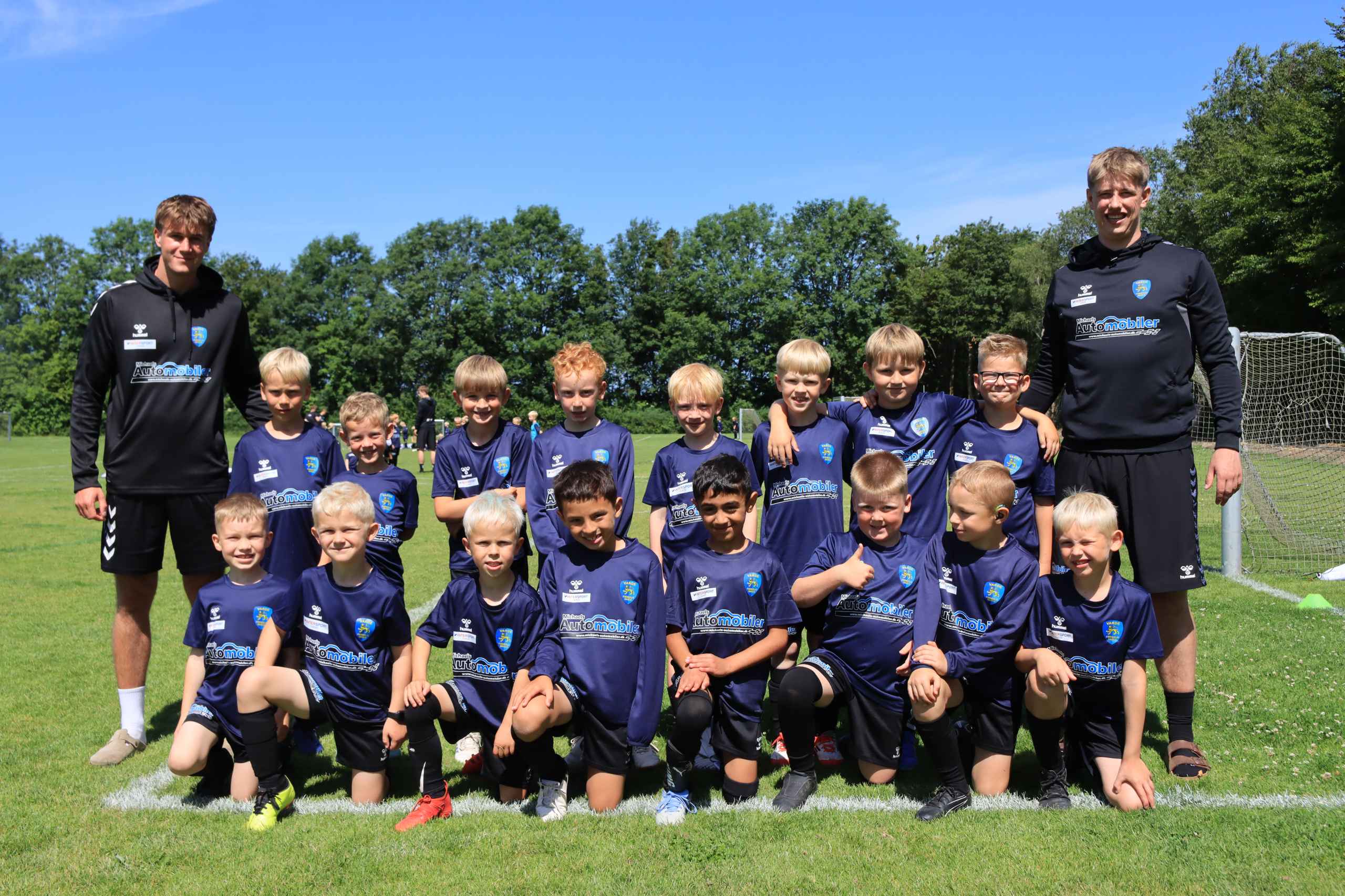 Over 400 børn samlet til fodboldskole