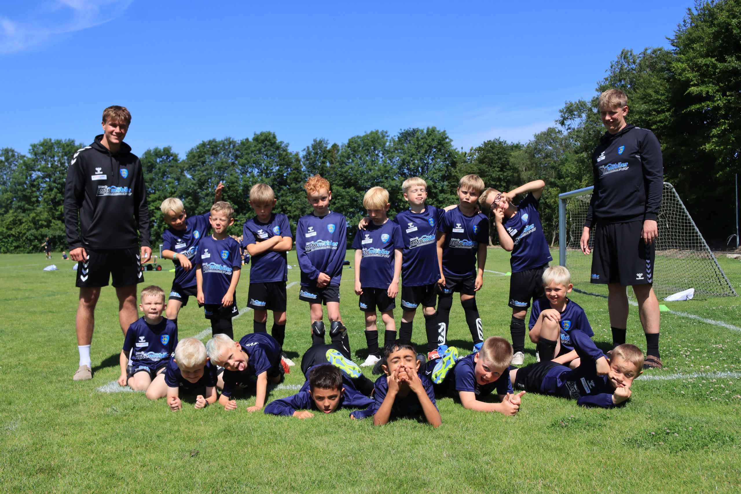 Over 400 børn samlet til fodboldskole
