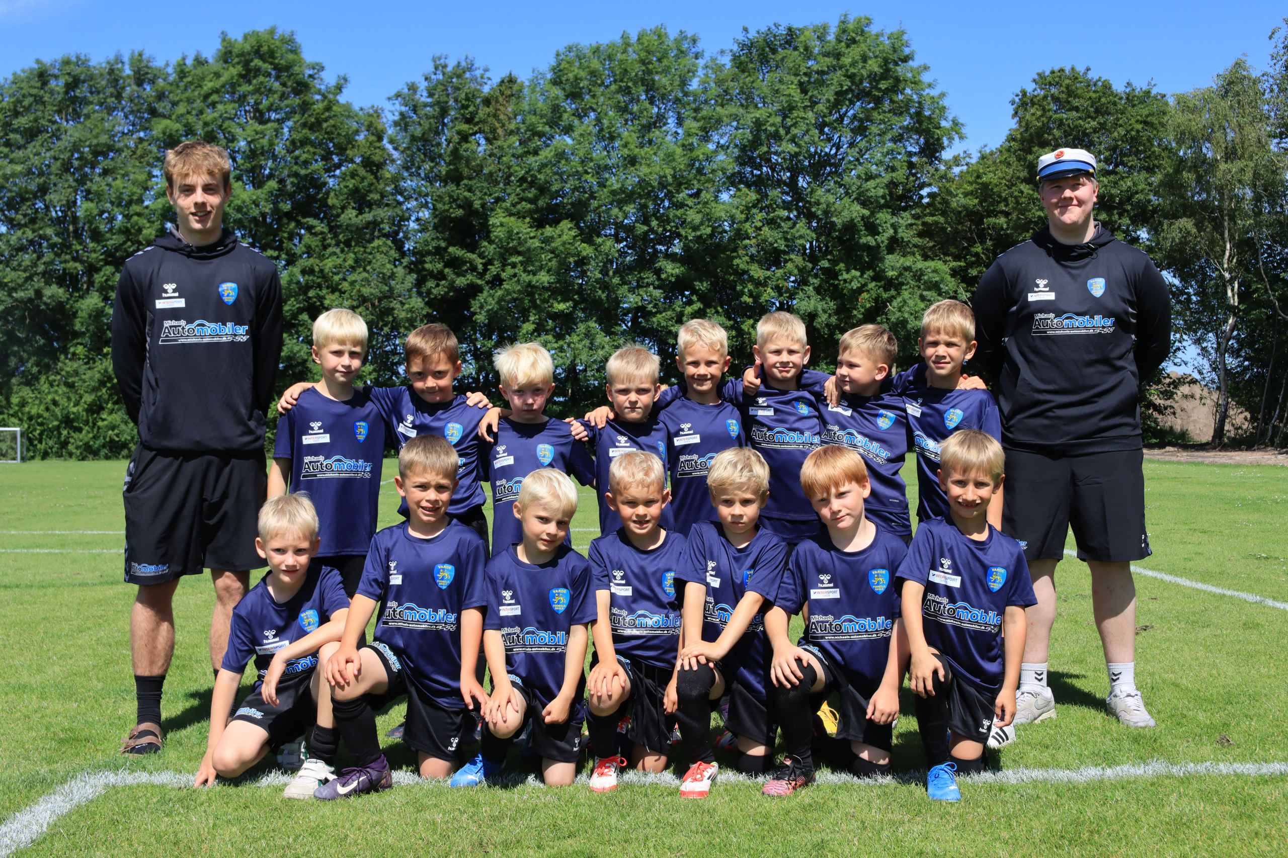 Over 400 børn samlet til fodboldskole