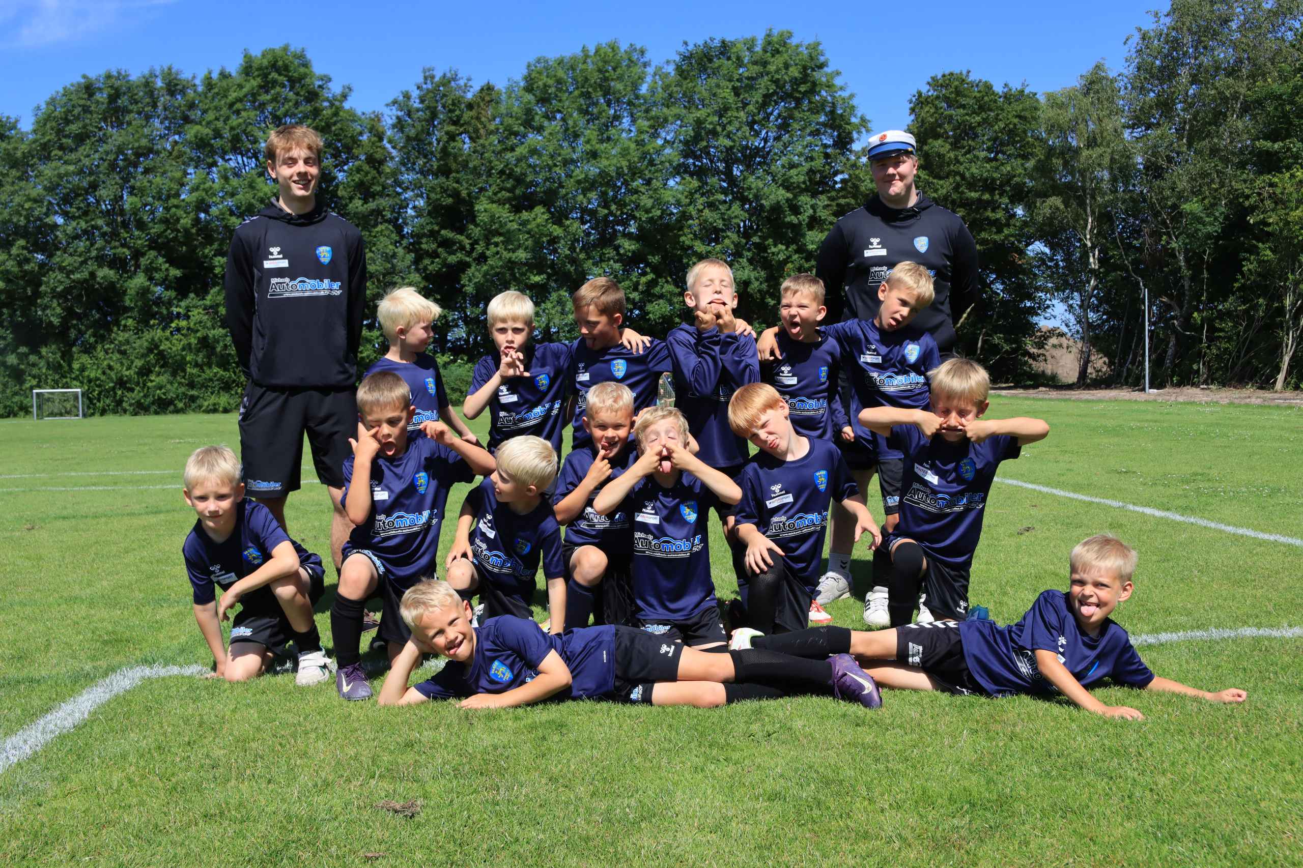 Over 400 børn samlet til fodboldskole