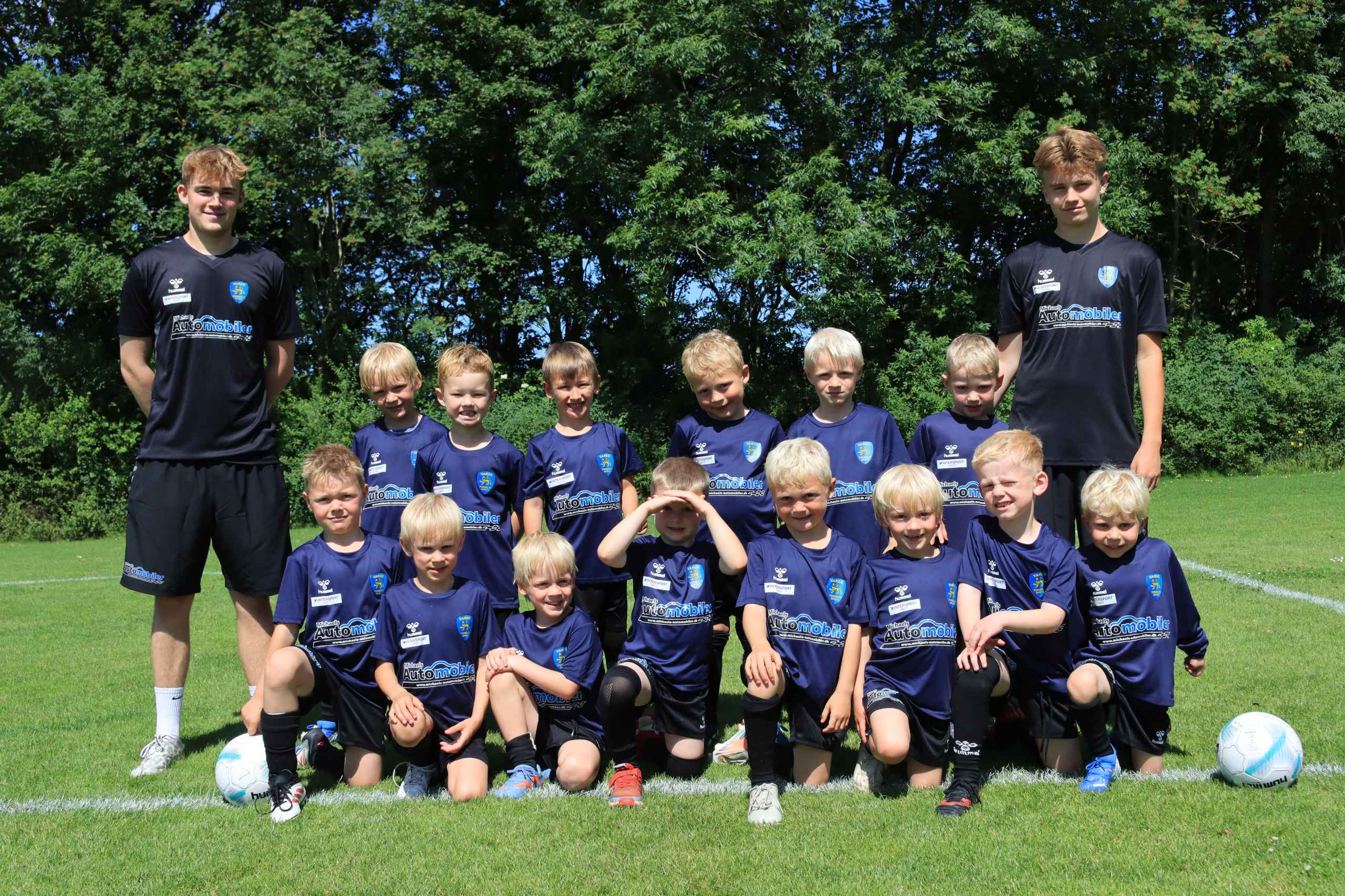 Over 400 børn samlet til fodboldskole